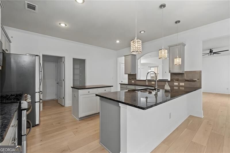 351 The Boulevard Property Photo 19