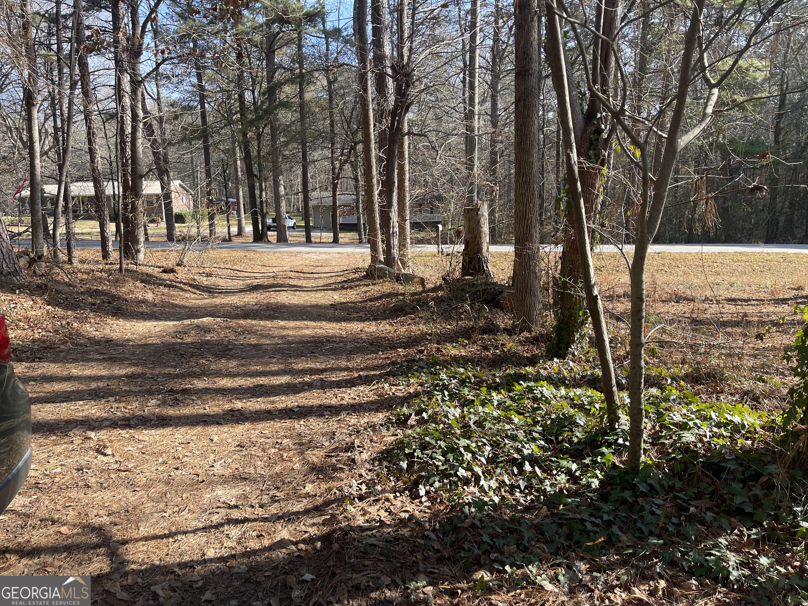 1811 Mcnutt Creek Road Property Photo 3
