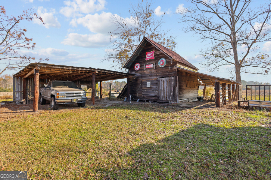 5466 Robbin Road Property Photo 14