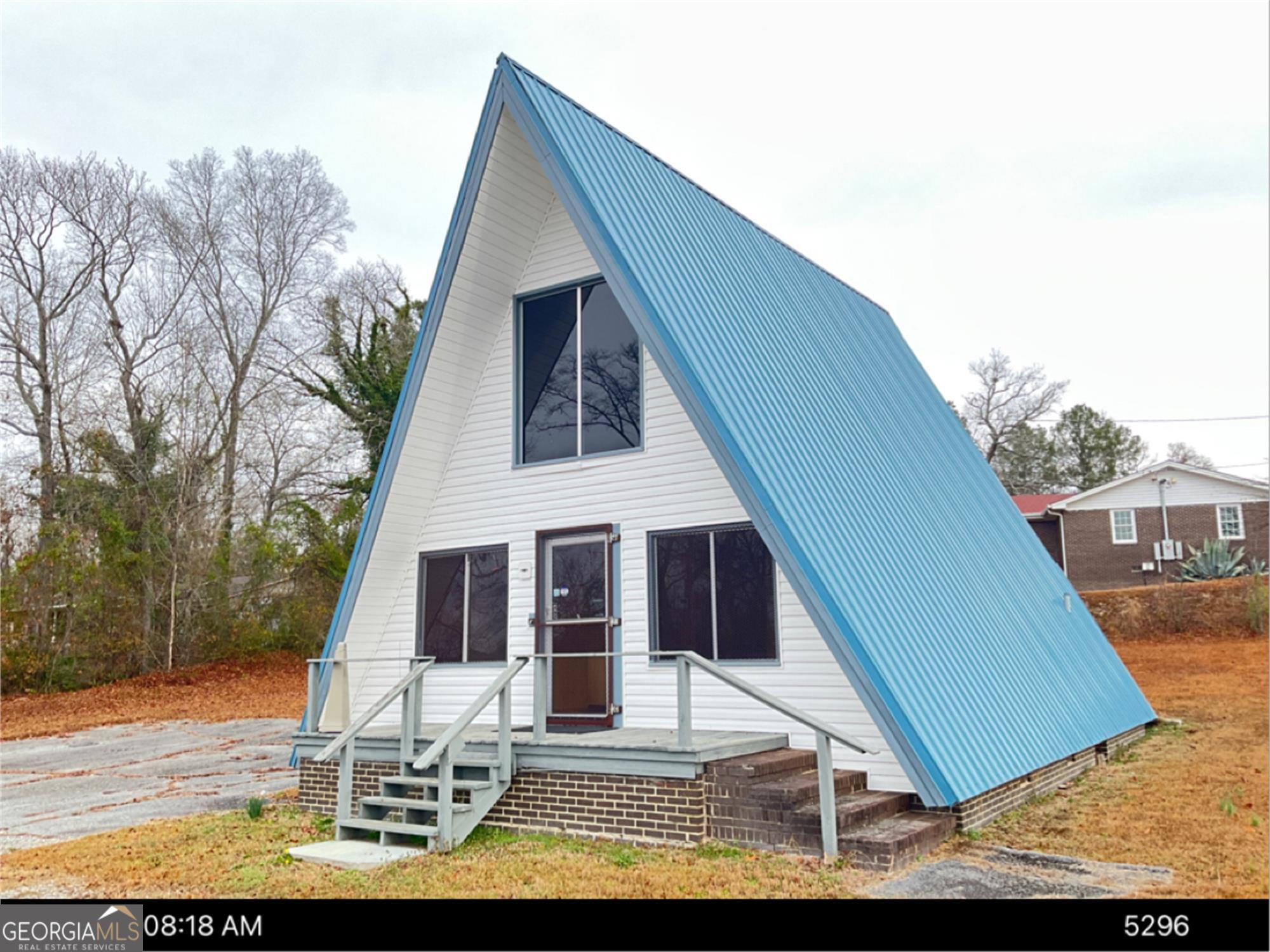 100 Lakeshore Drive N Property Photo 1