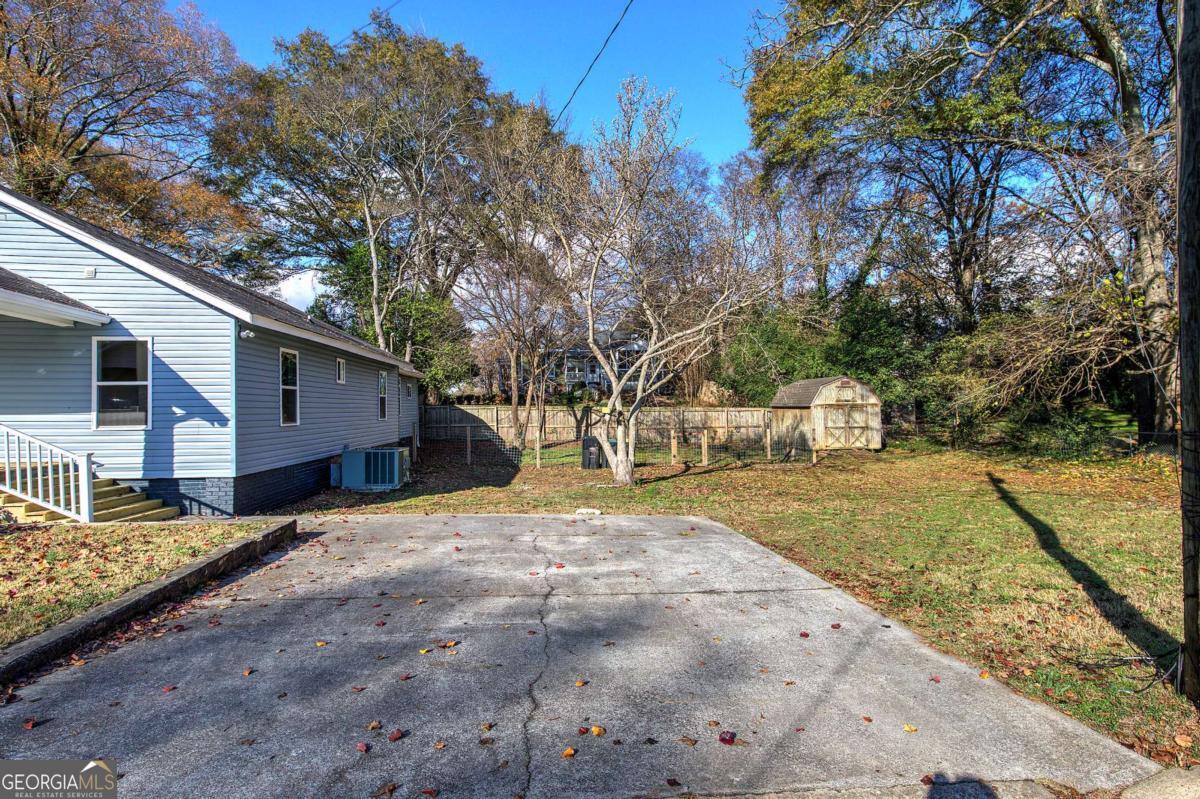 415 E 10th Street Property Photo 5