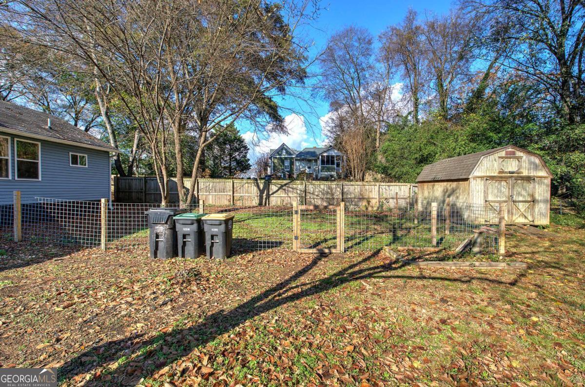 415 E 10th Street Property Photo 10