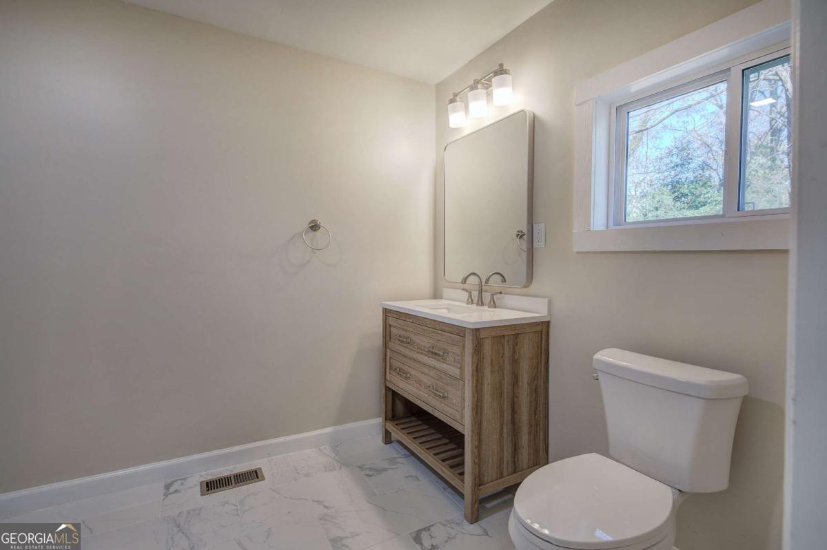 415 E 10th Street Property Photo 29
