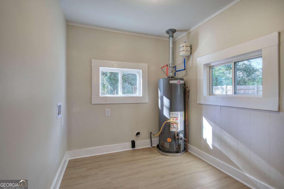 415 E 10th Street Property Photo 32