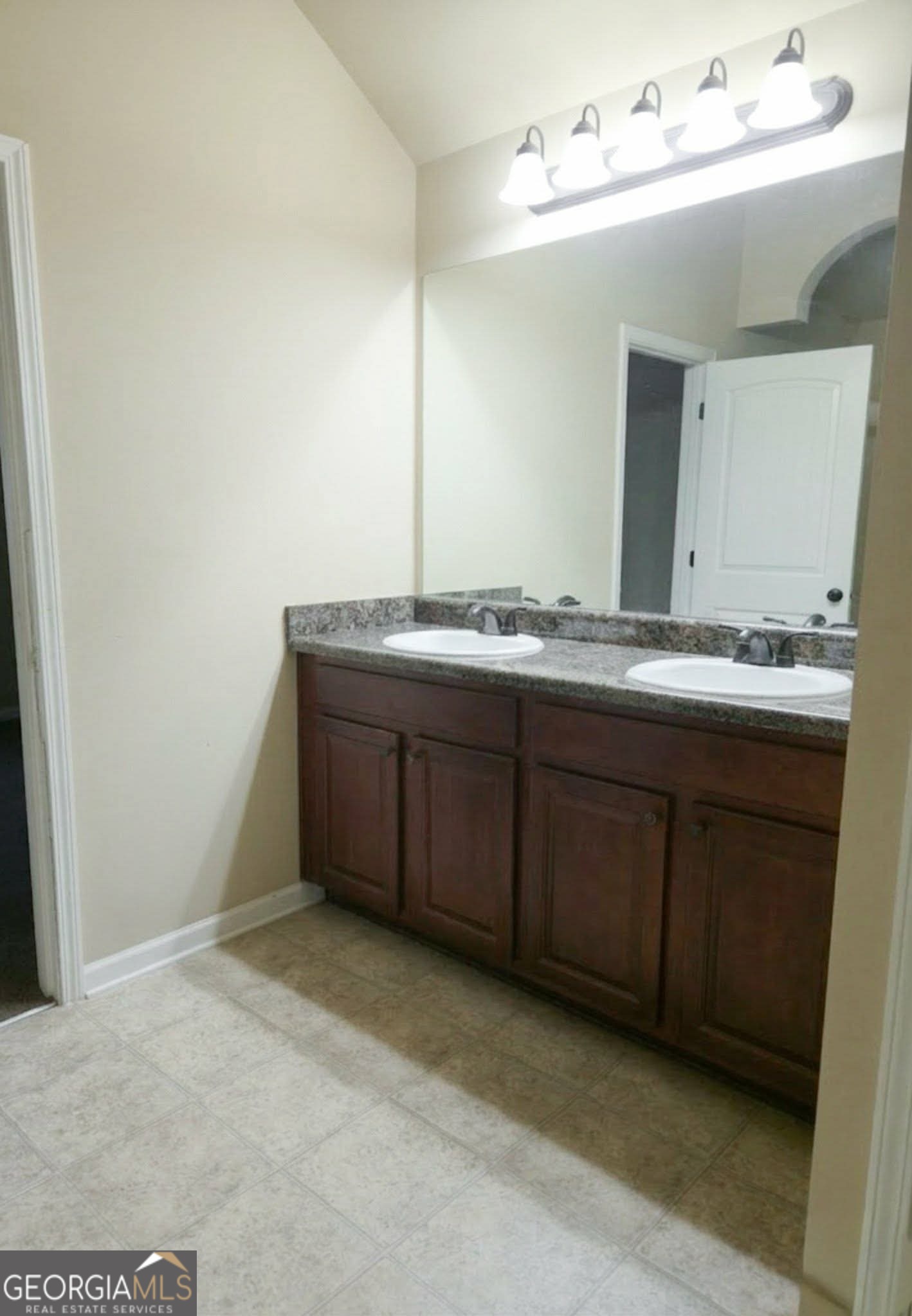 2912 Wellington Street Property Photo 15
