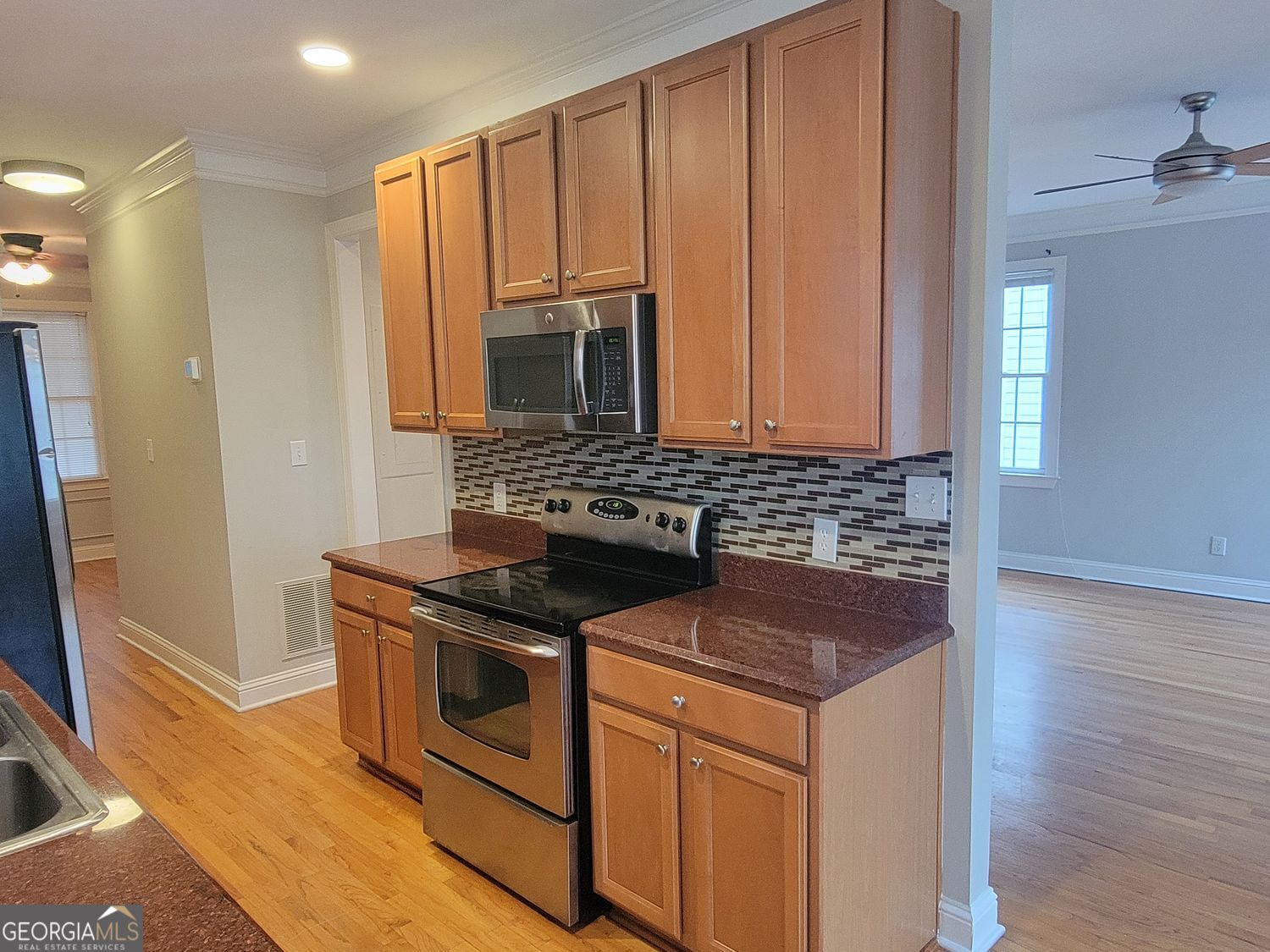 51 Little Street Se Property Photo 8