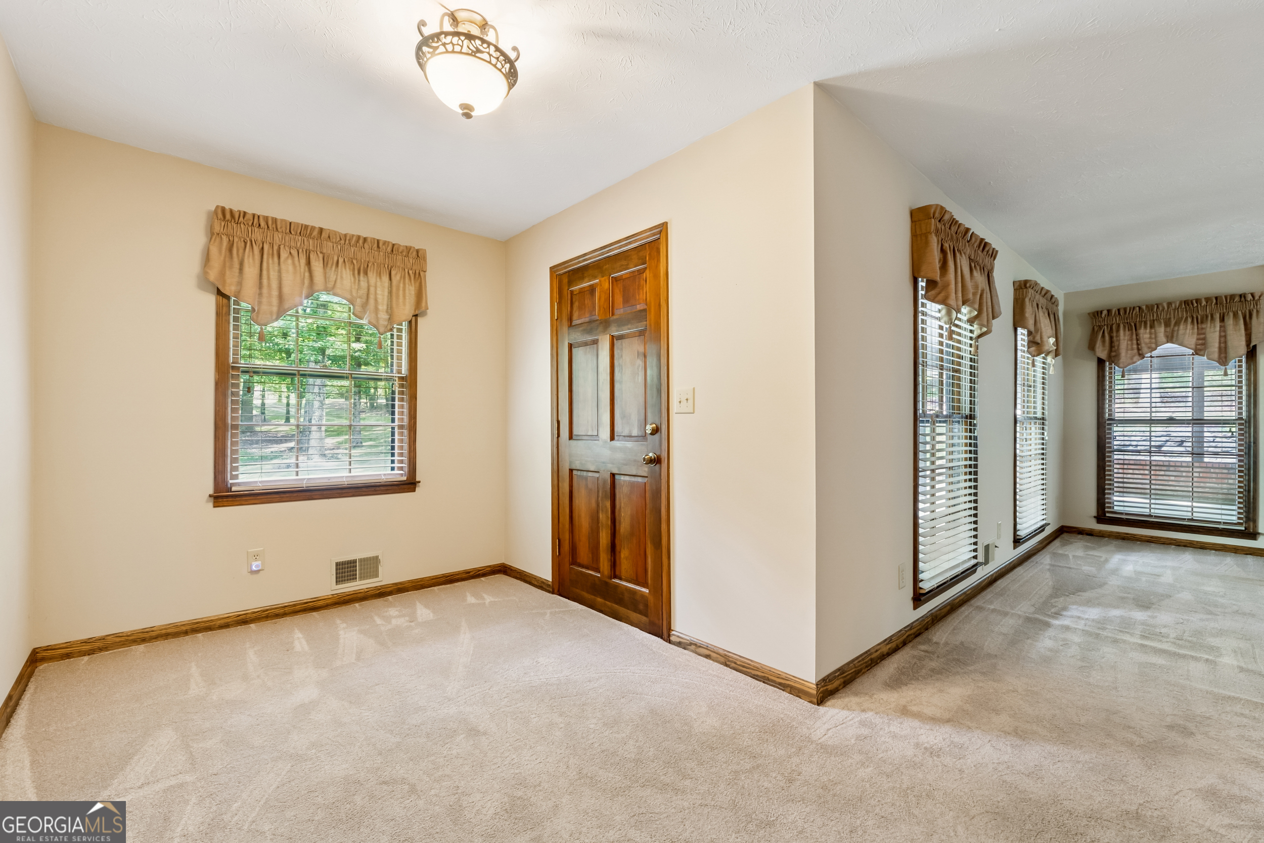 2270 Dinsmore Road Property Photo 12