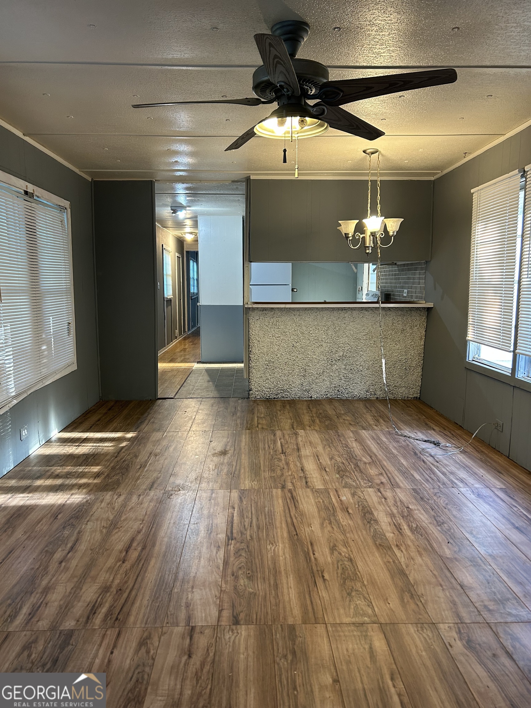 4 Skyland Drive W Property Photo 2