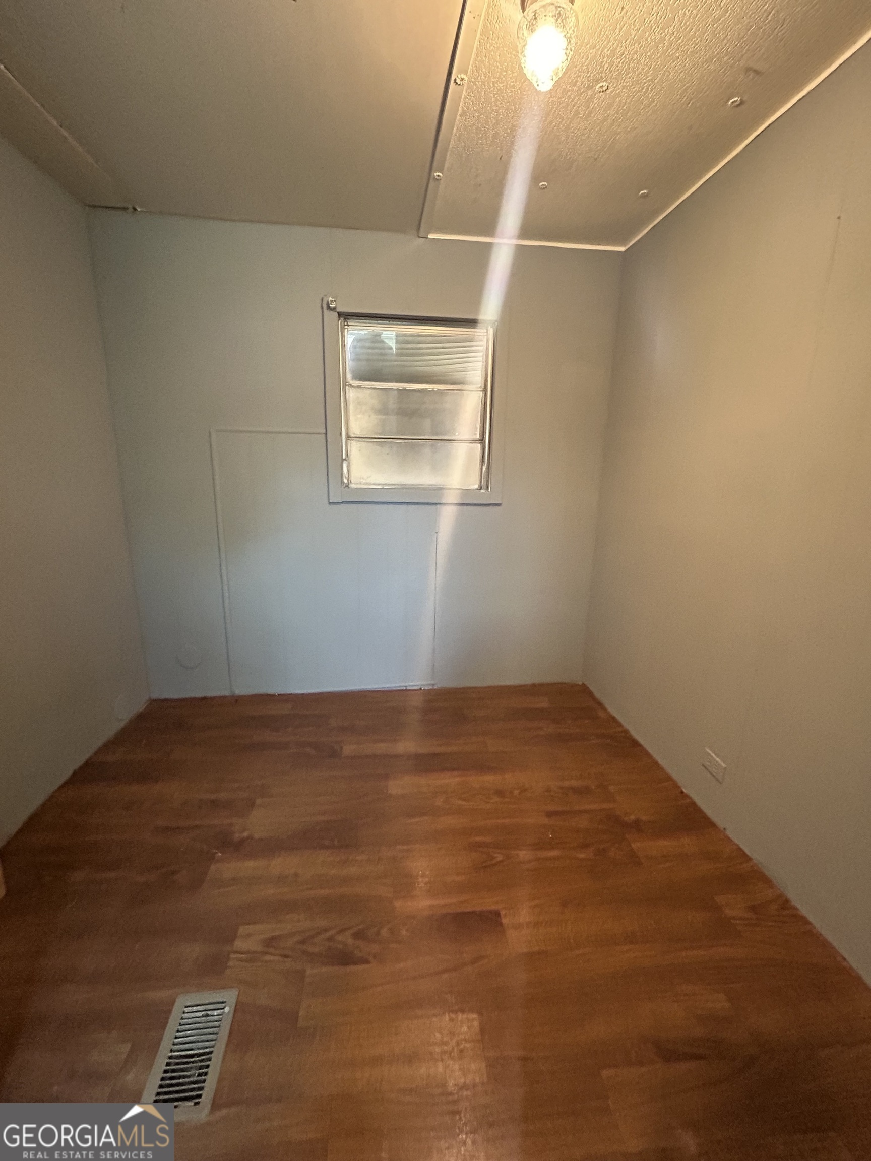 4 Skyland Drive W Property Photo 11