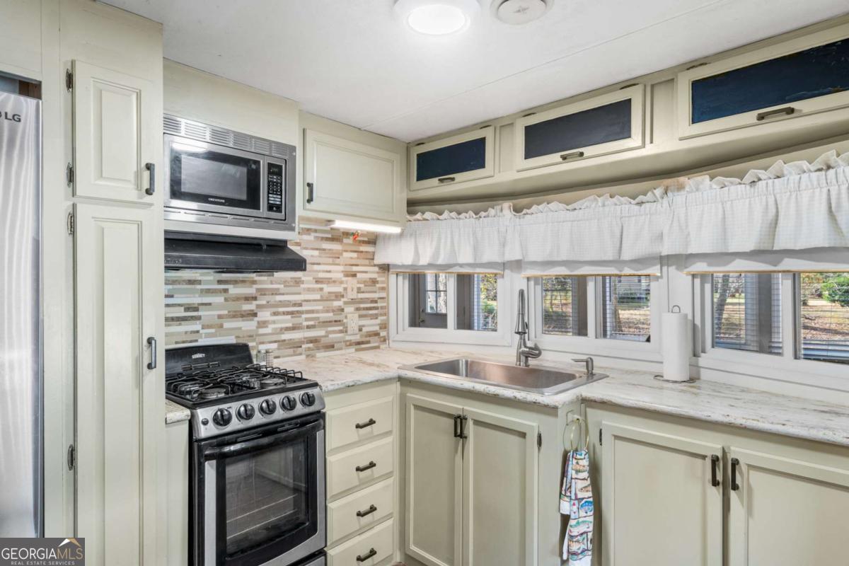 4117 Riverbank Run # 17 Property Photo 5