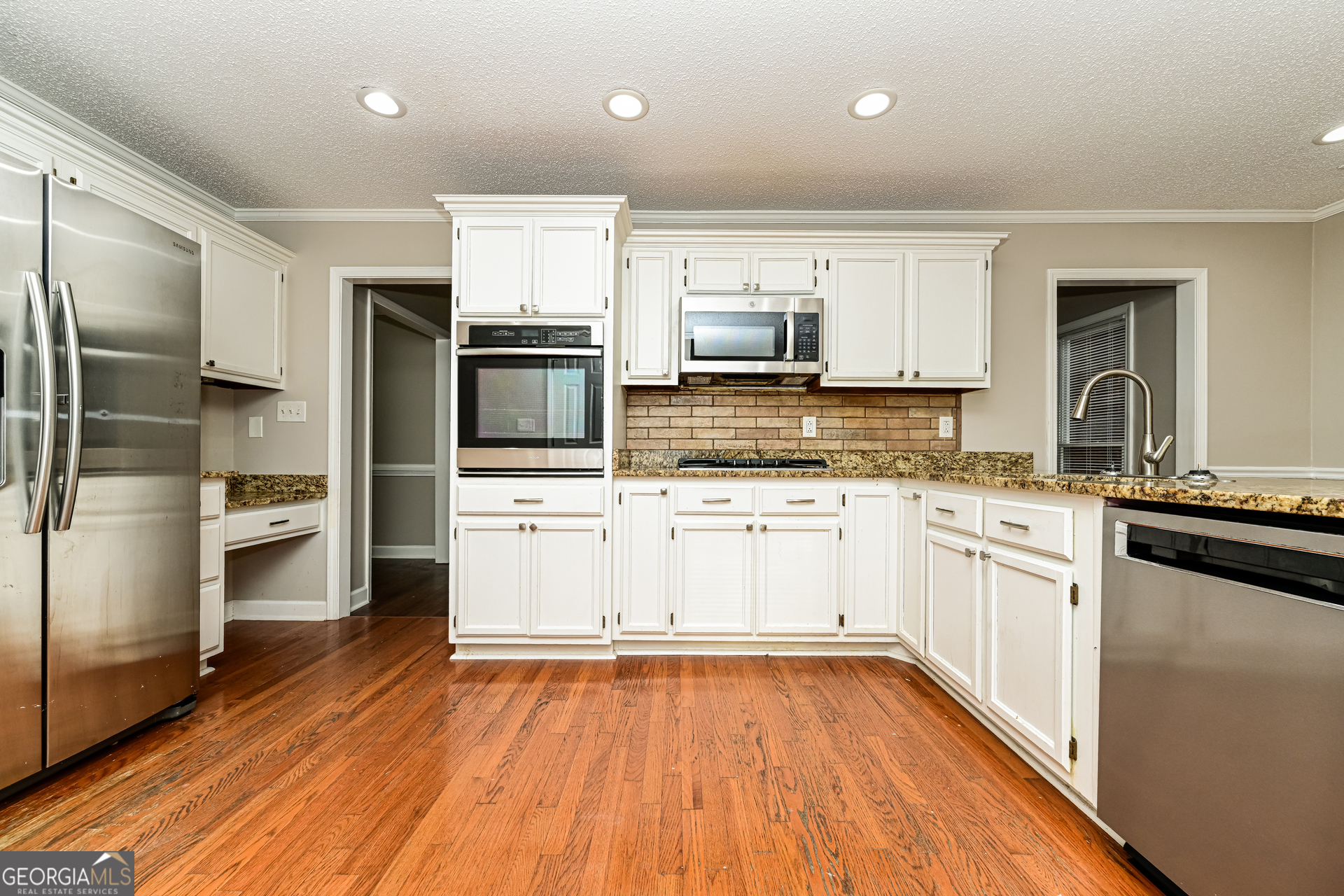 100 Red Maple Drive Property Photo 6