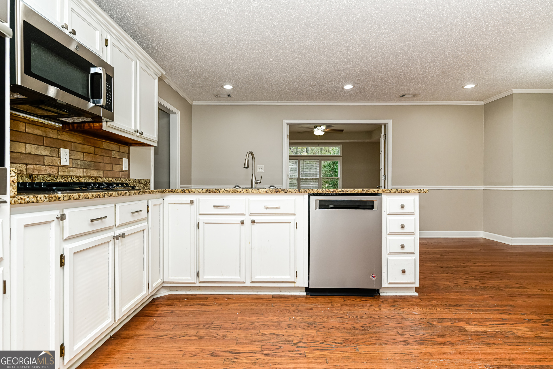 100 Red Maple Drive Property Photo 7