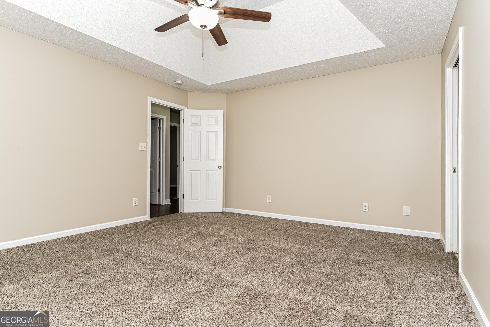 100 Red Maple Drive Property Photo 9