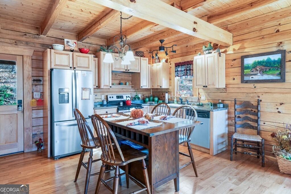 488 Smith Road Property Photo 3
