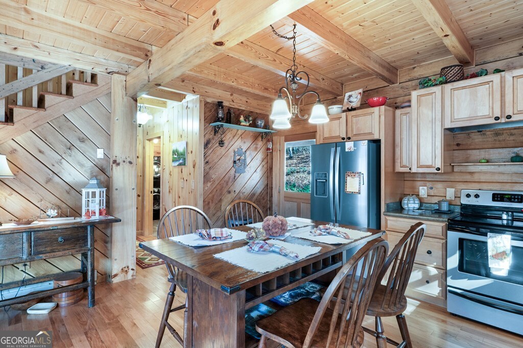 488 Smith Road Property Photo 6