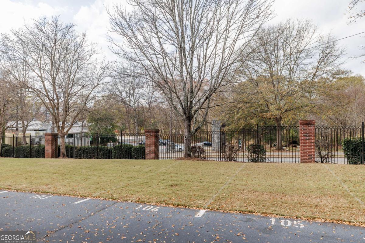 225 Oak Street # 104 Property Photo 16