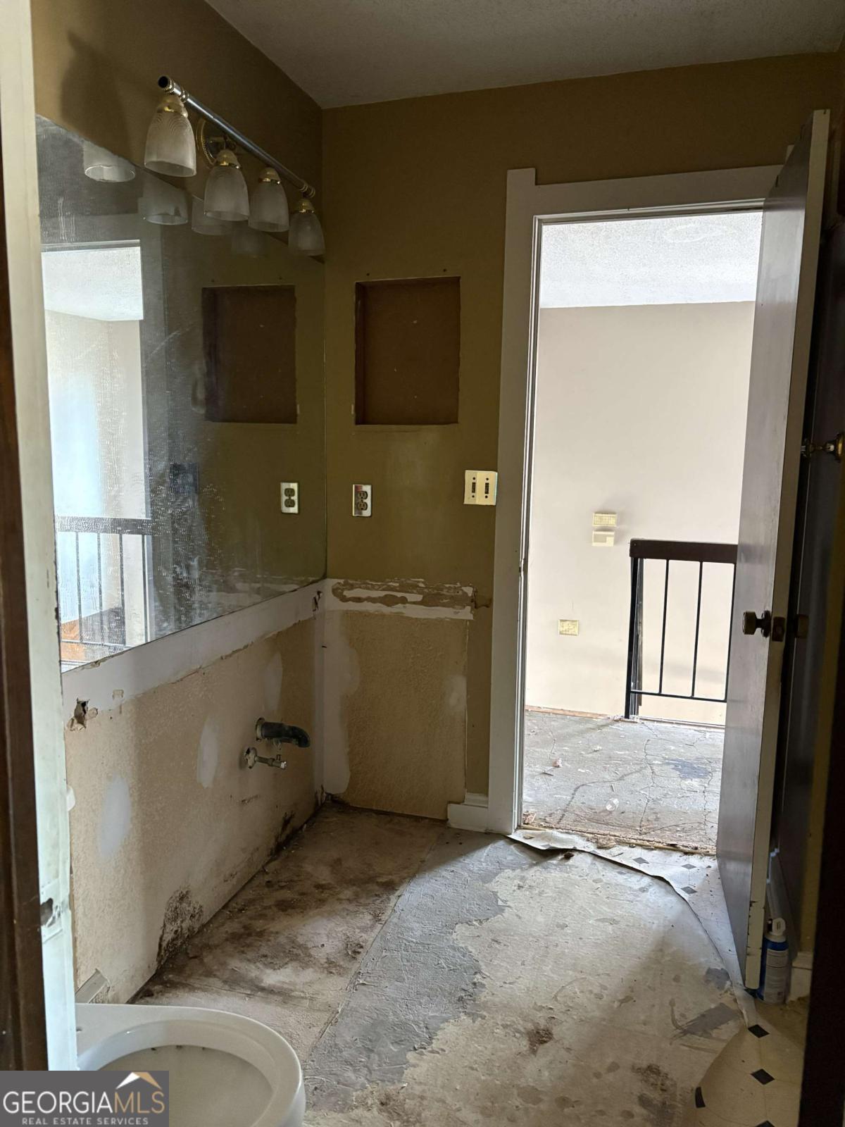 1121 Village Main Street Property Photo 5