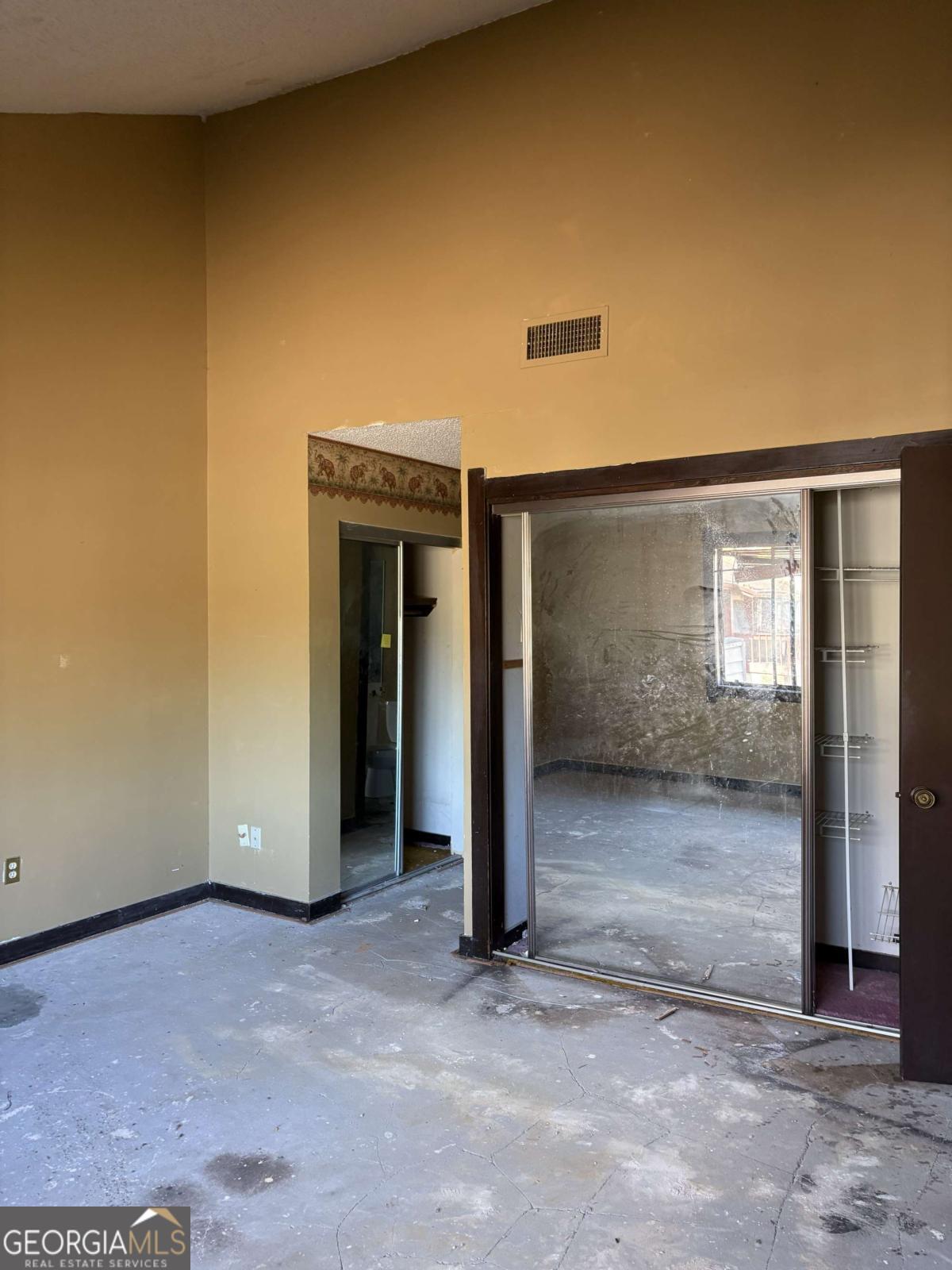 1121 Village Main Street Property Photo 6