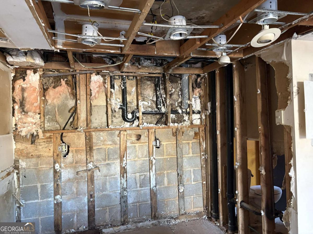 1121 Village Main Street Property Photo 13