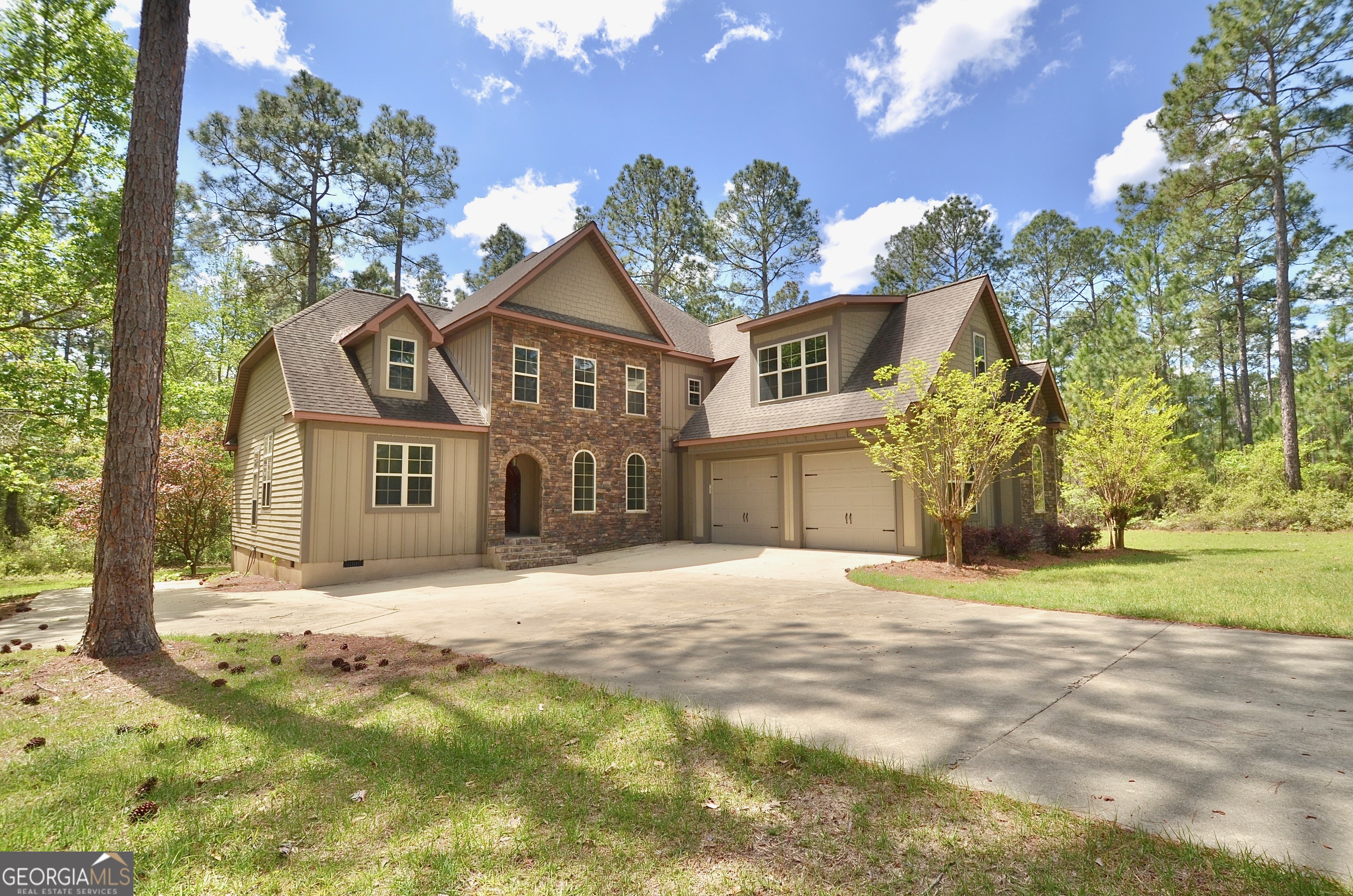 438 Highland Lakes Drive Property Photo 1
