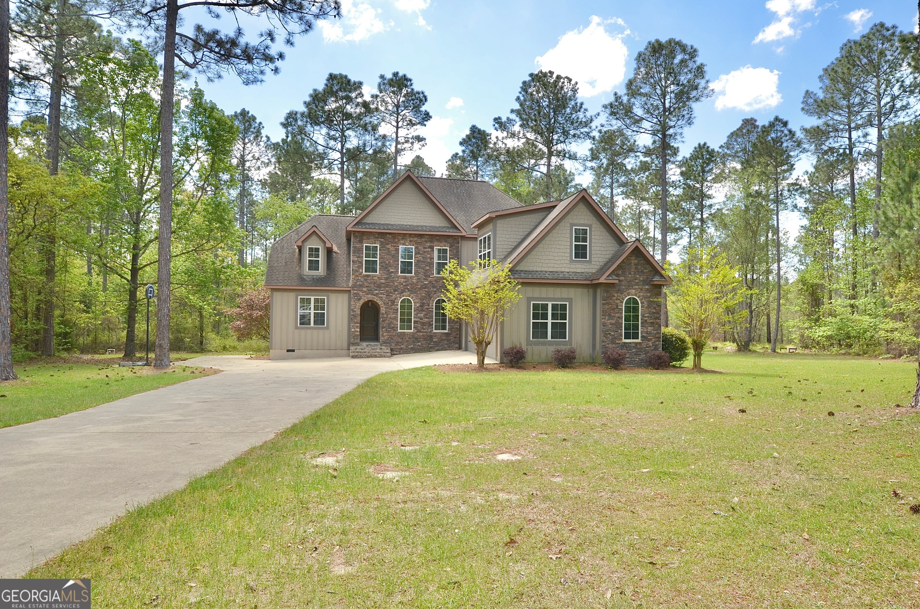 438 Highland Lakes Drive Property Photo 2