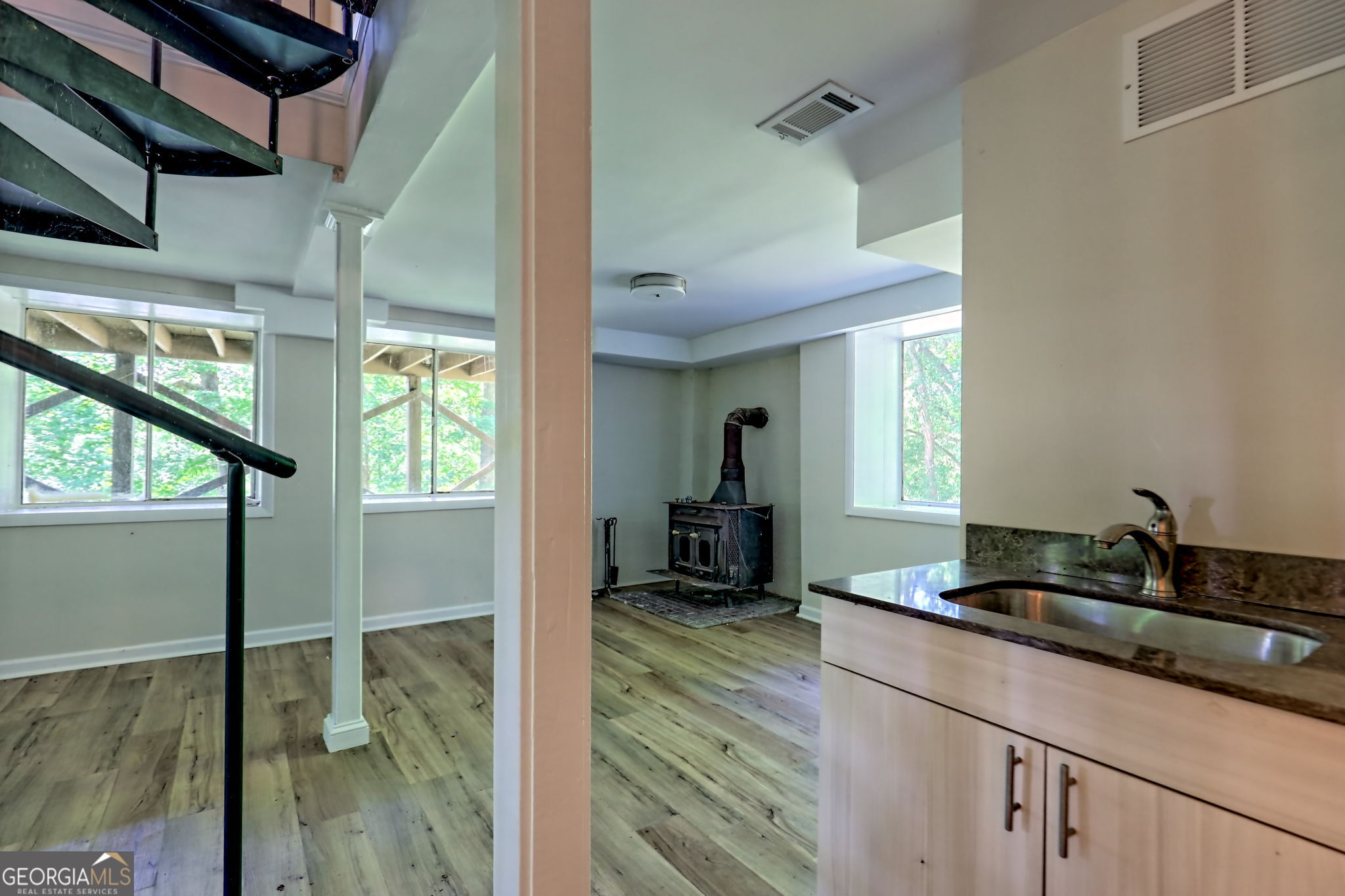 11 Electric Avenue Property Photo 33