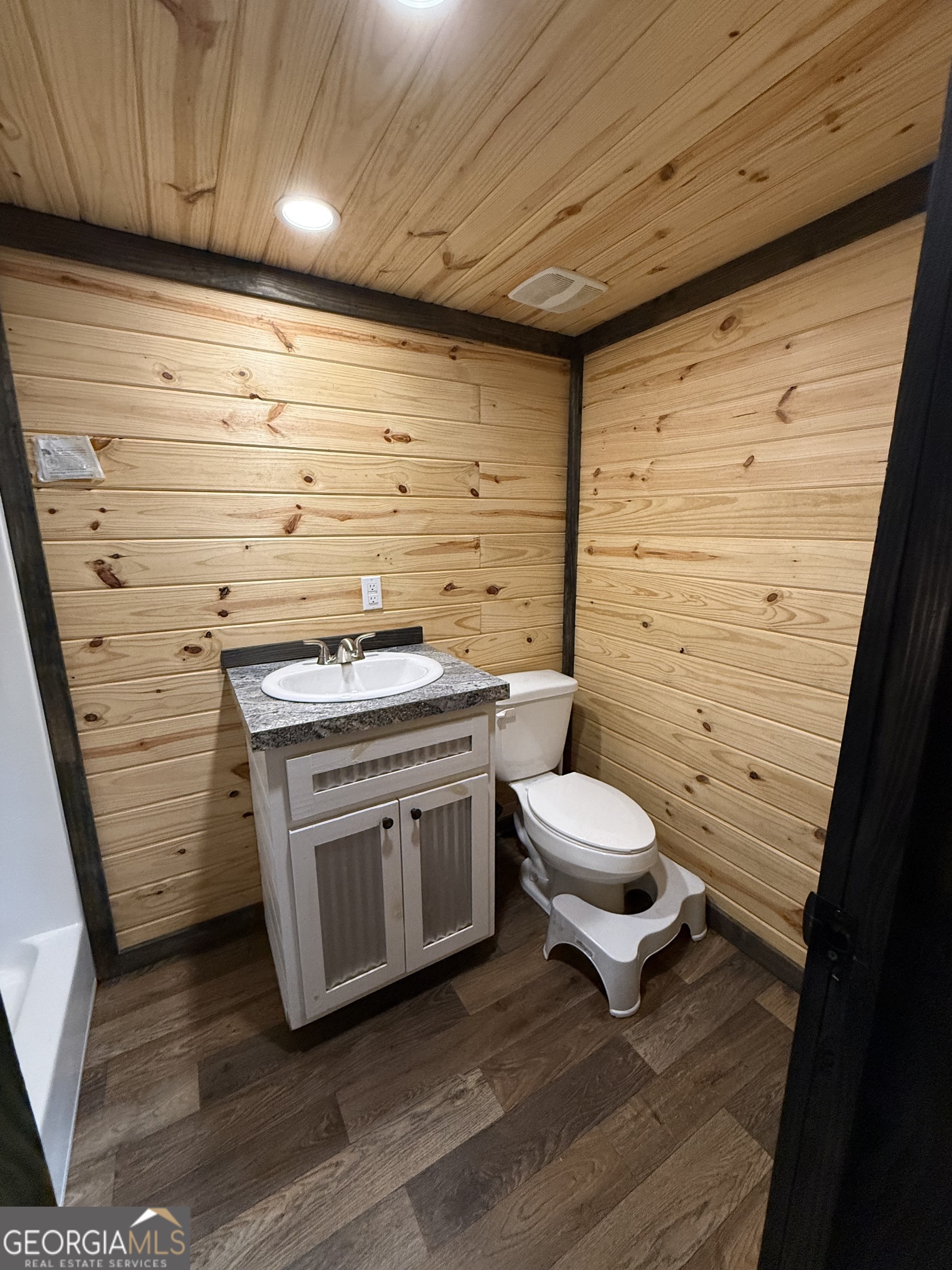 1217 Henderson Circle Property Photo 36