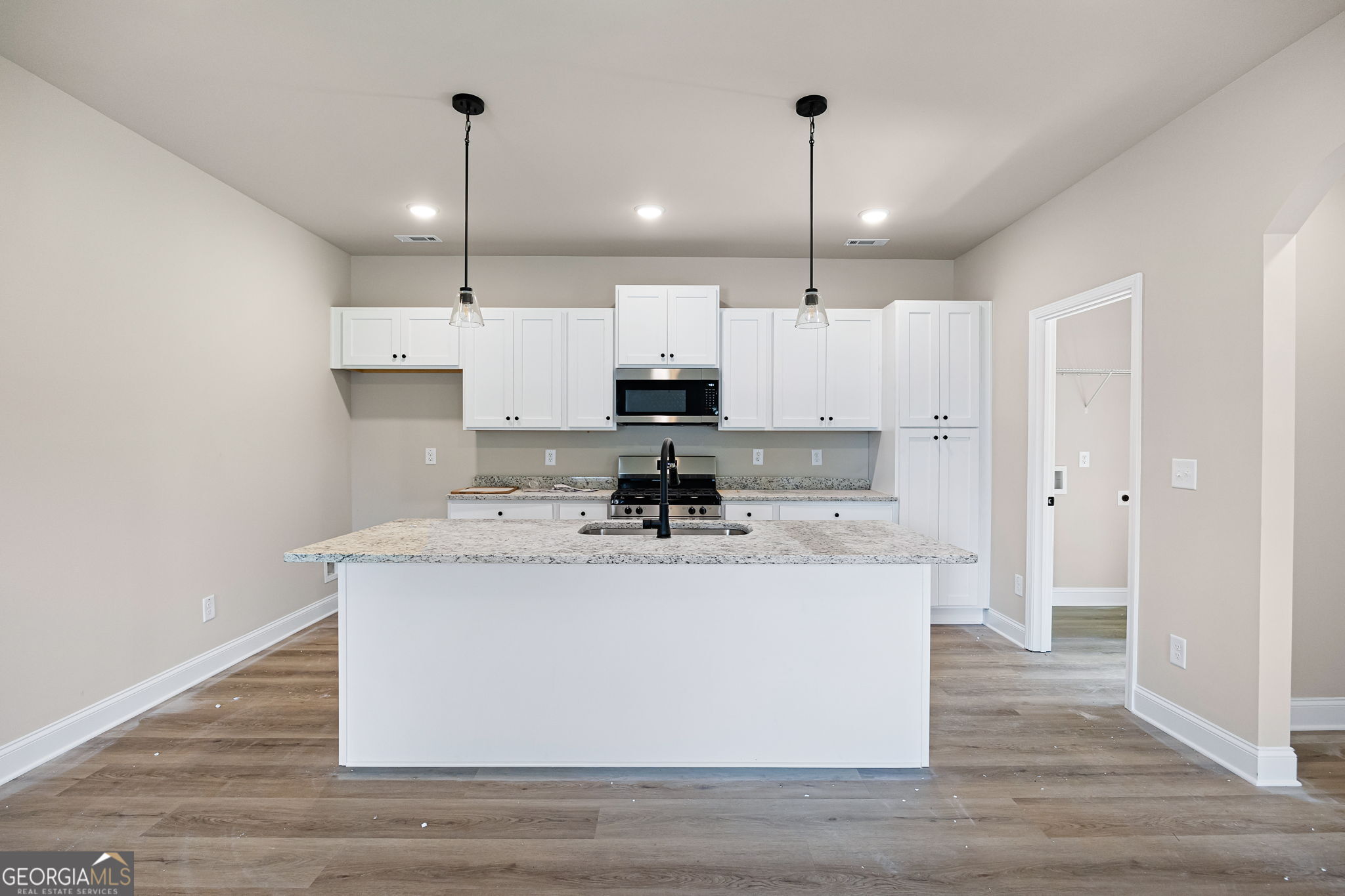 105 Winston Way Property Photo 6