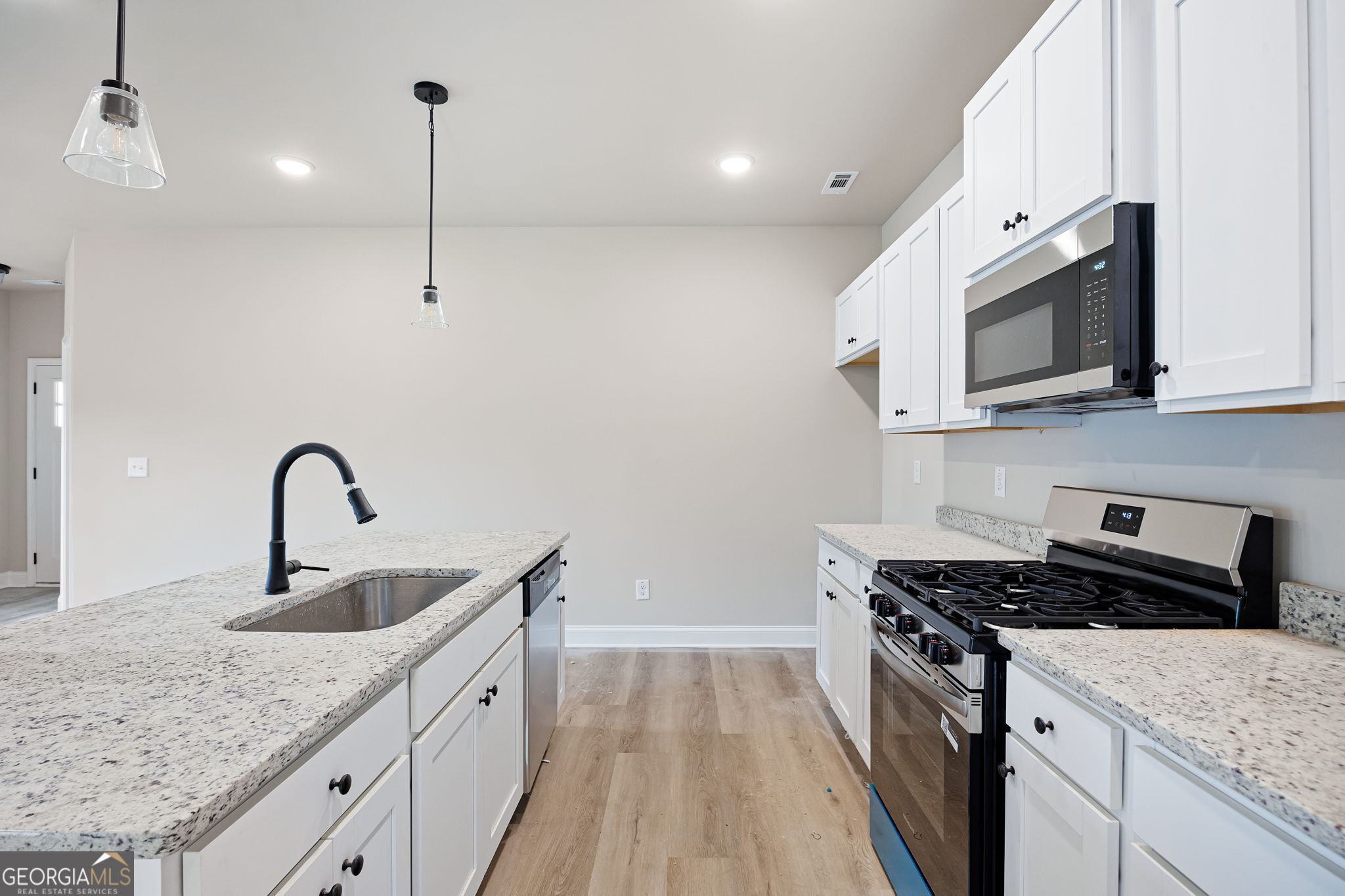 105 Winston Way Property Photo 8