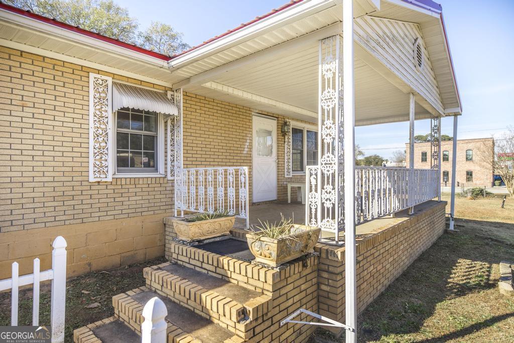 100 Glenwood Avenue Property Photo 8