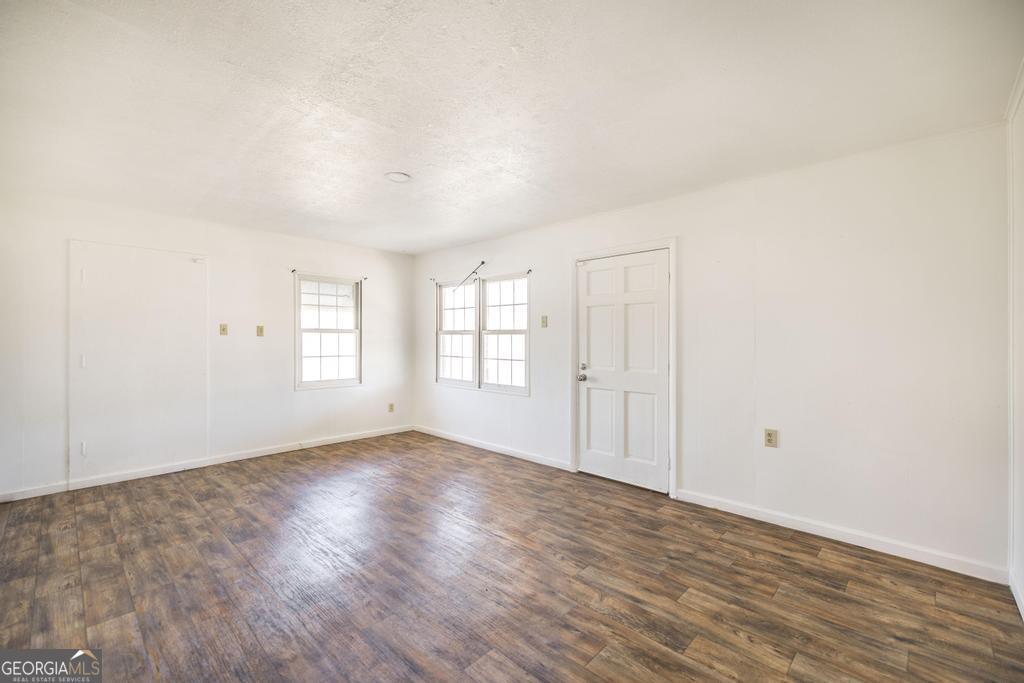 100 Glenwood Avenue Property Photo 9