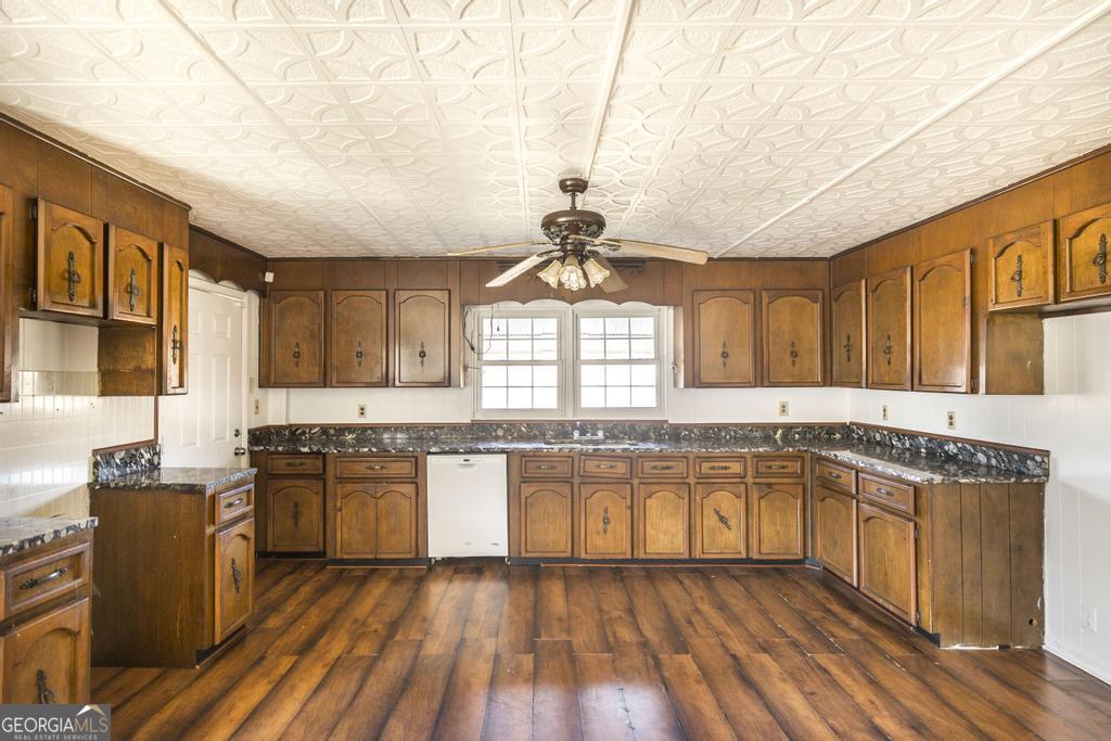 100 Glenwood Avenue Property Photo 12