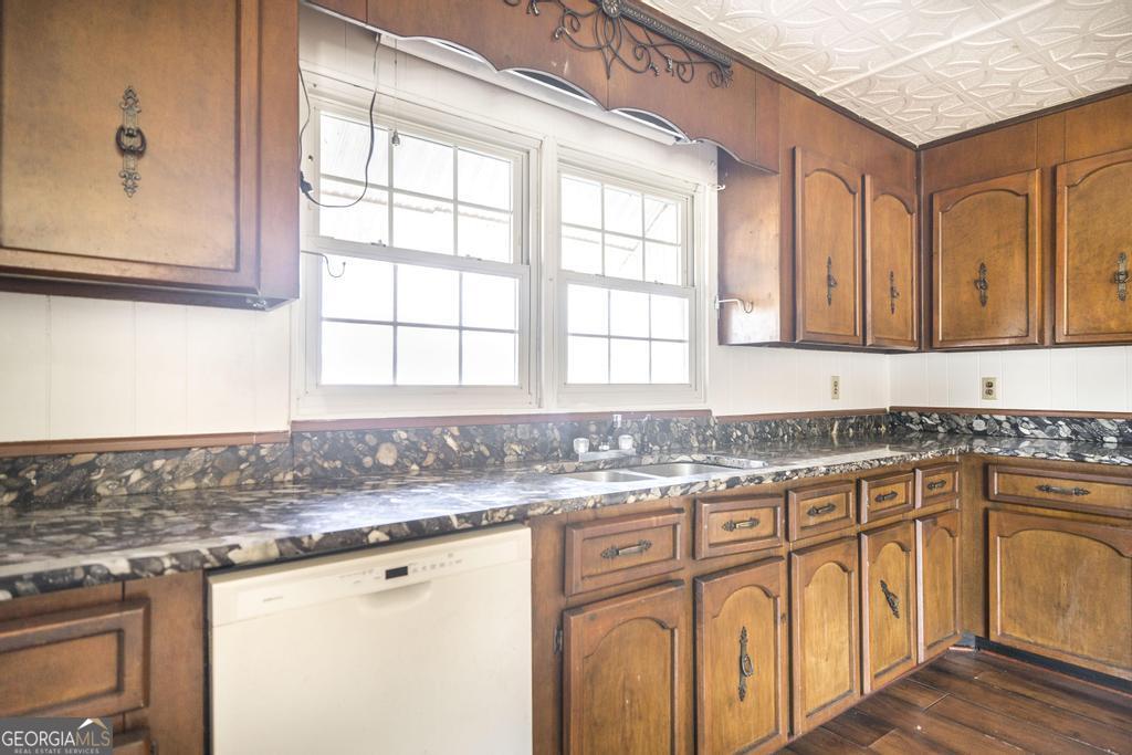 100 Glenwood Avenue Property Photo 13