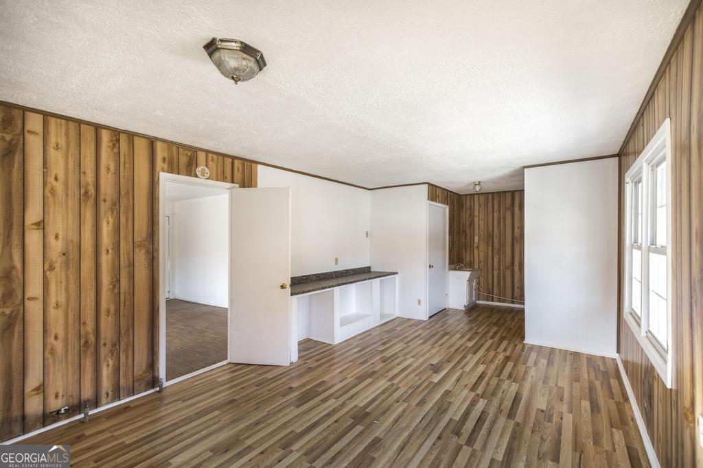100 Glenwood Avenue Property Photo 23