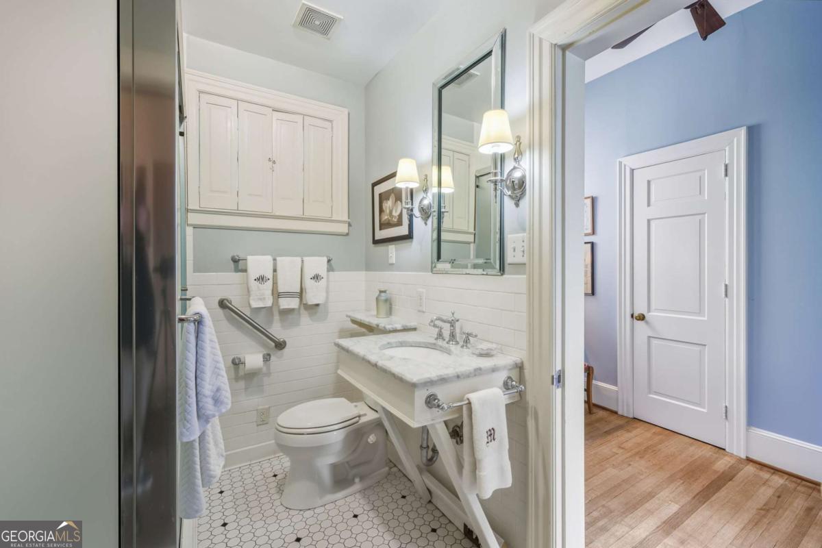 1606 Riverside Drive Property Photo 26