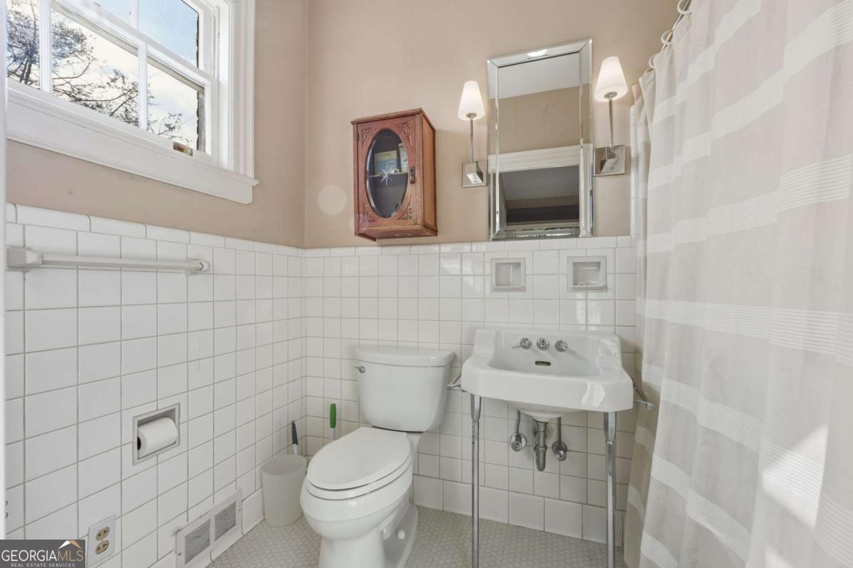 1606 Riverside Drive Property Photo 32