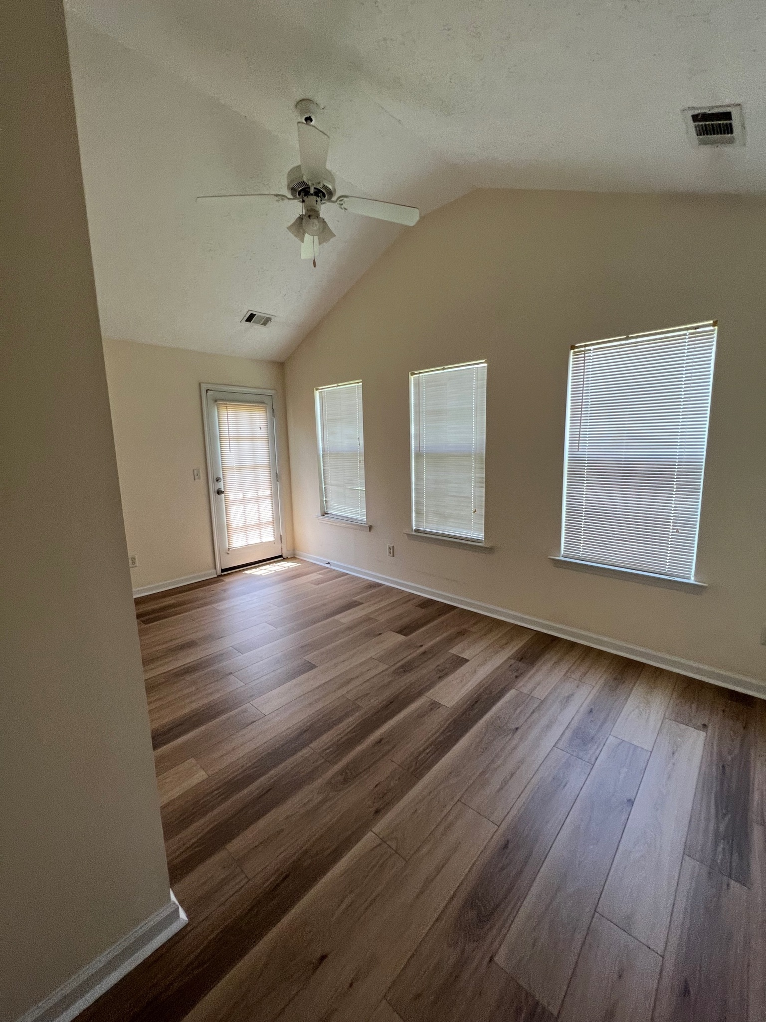 3769 Stagecoach Pass Property Photo 6