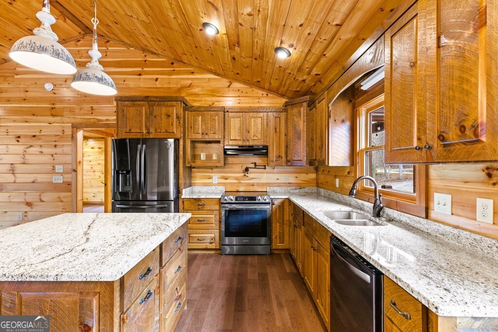 170 Ross Drive Property Photo 34