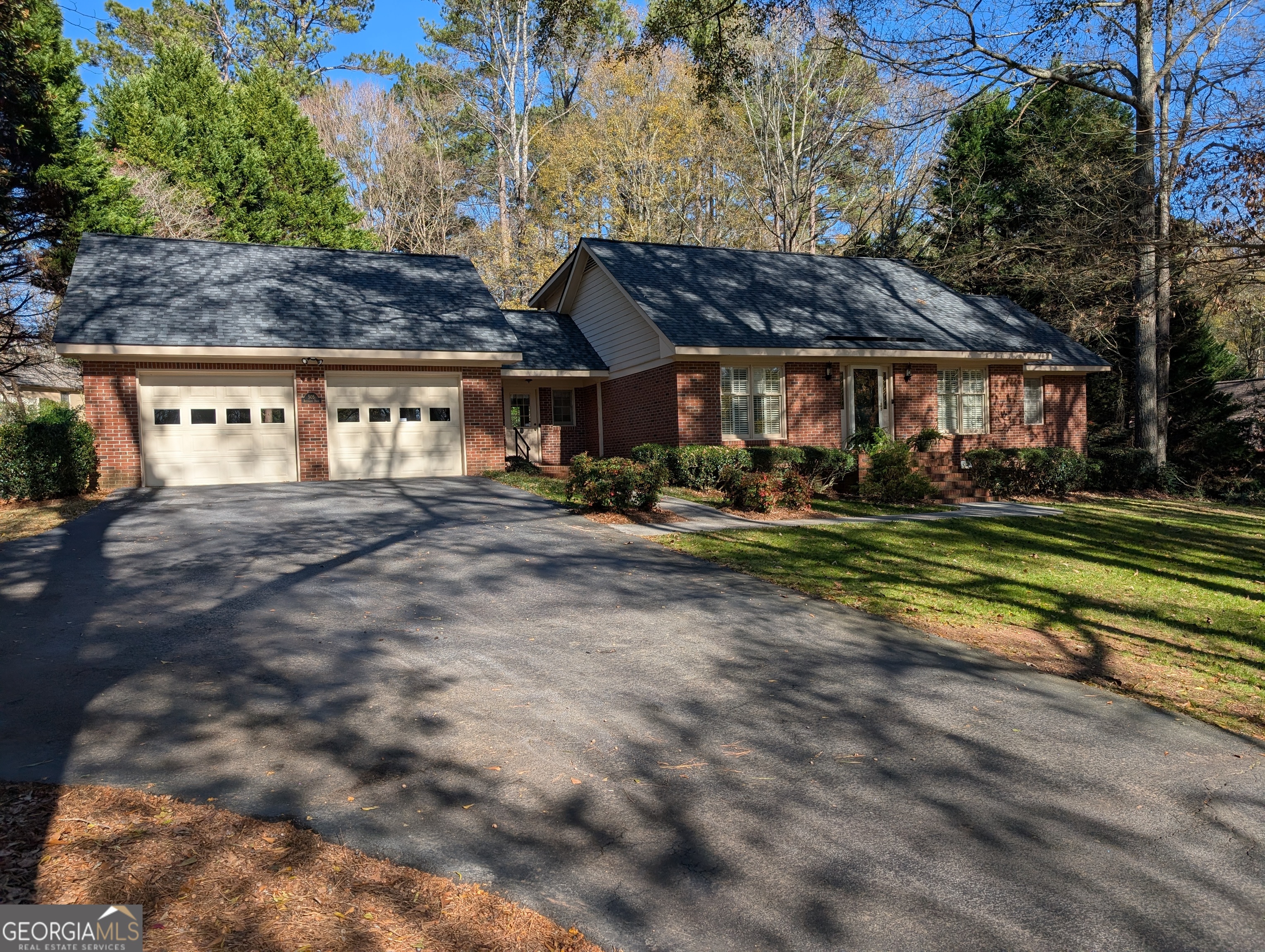 505 Breedlove Drive Property Photo 2