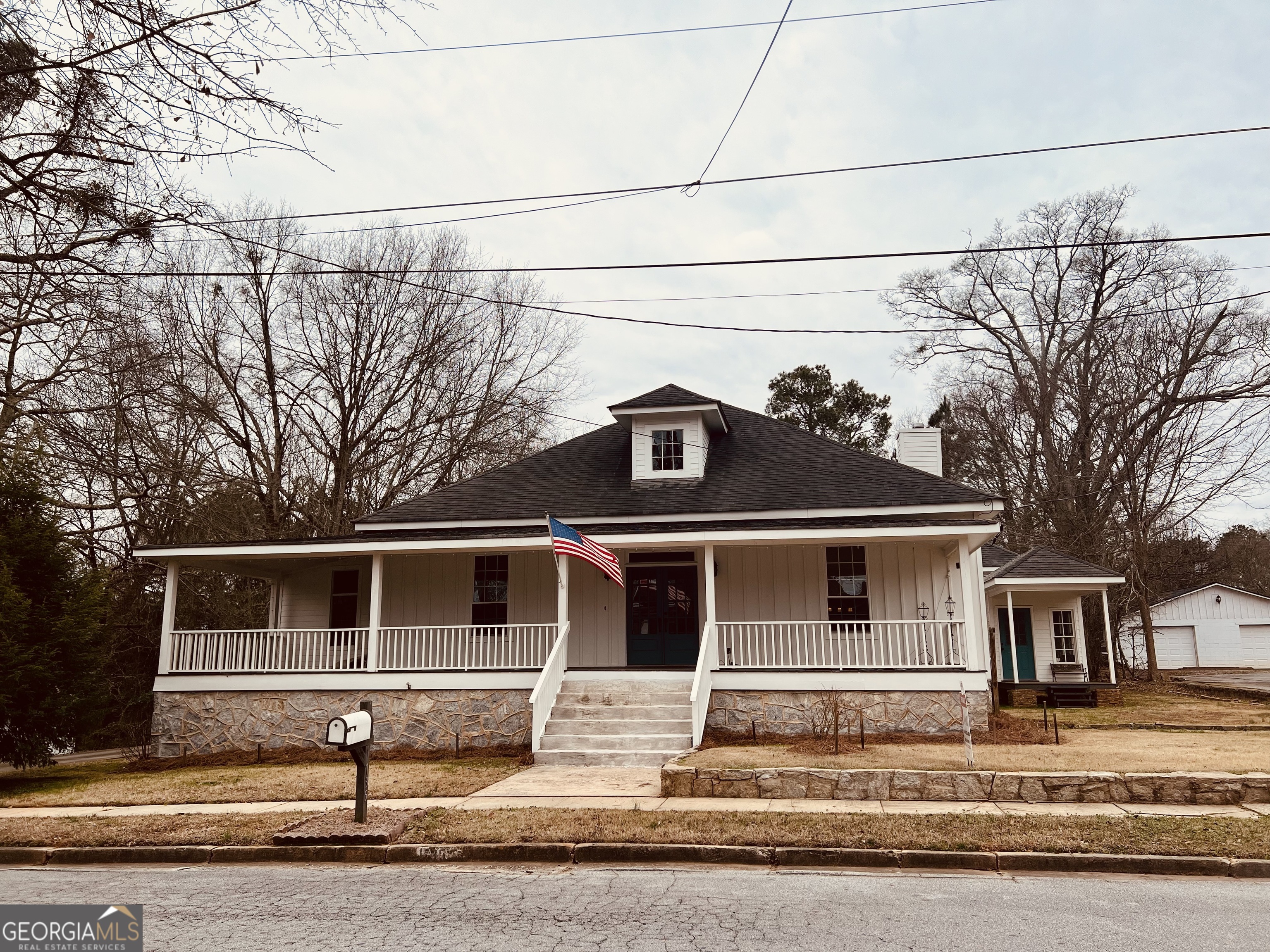 1735 Hill Street Ne Property Photo 1