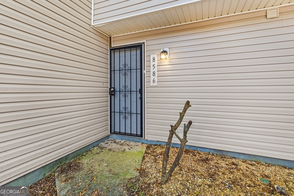 8586 Creekwood Way Property Photo 1