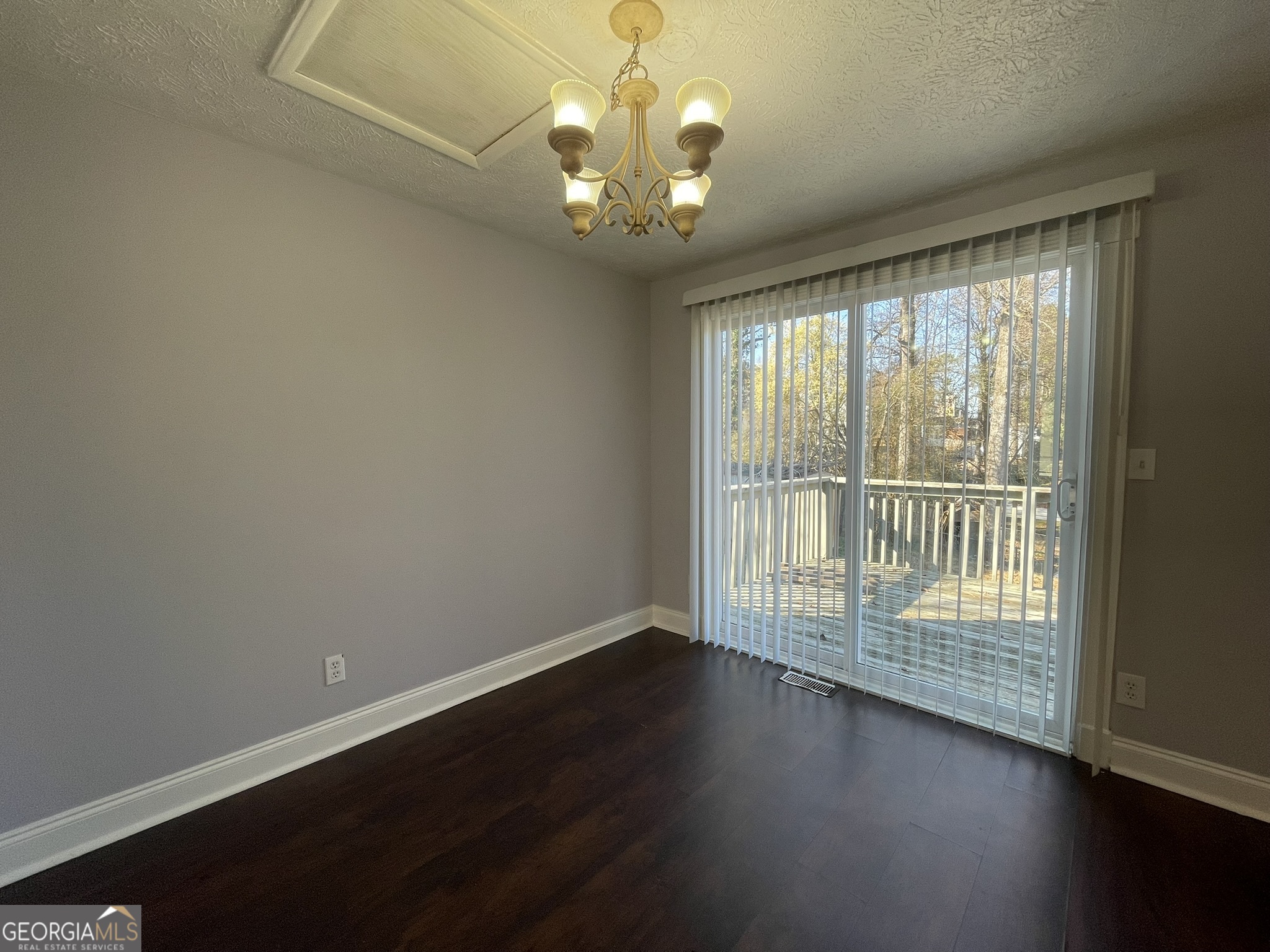 1001 Traymore Drive Property Photo 4