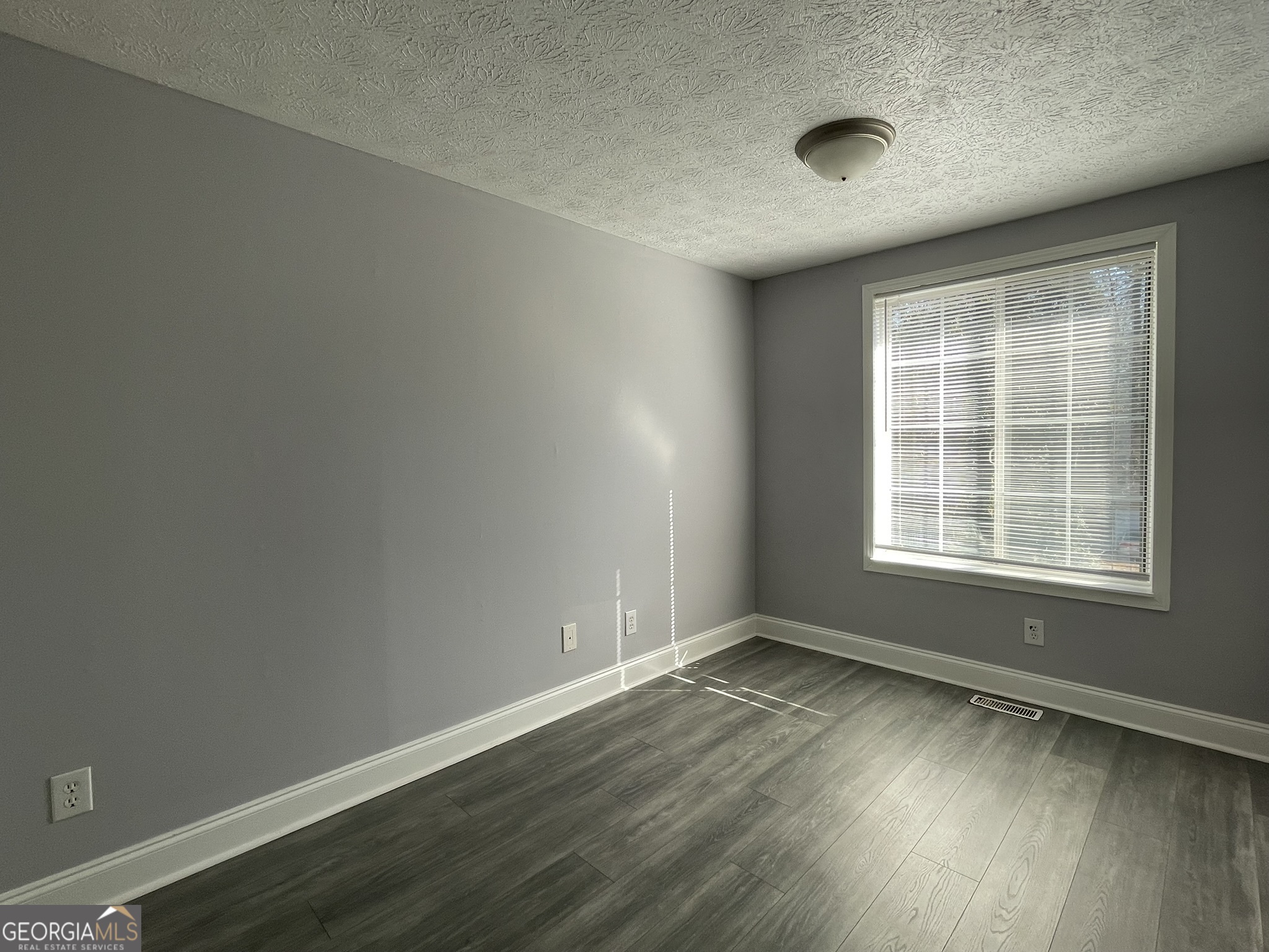 1001 Traymore Drive Property Photo 9