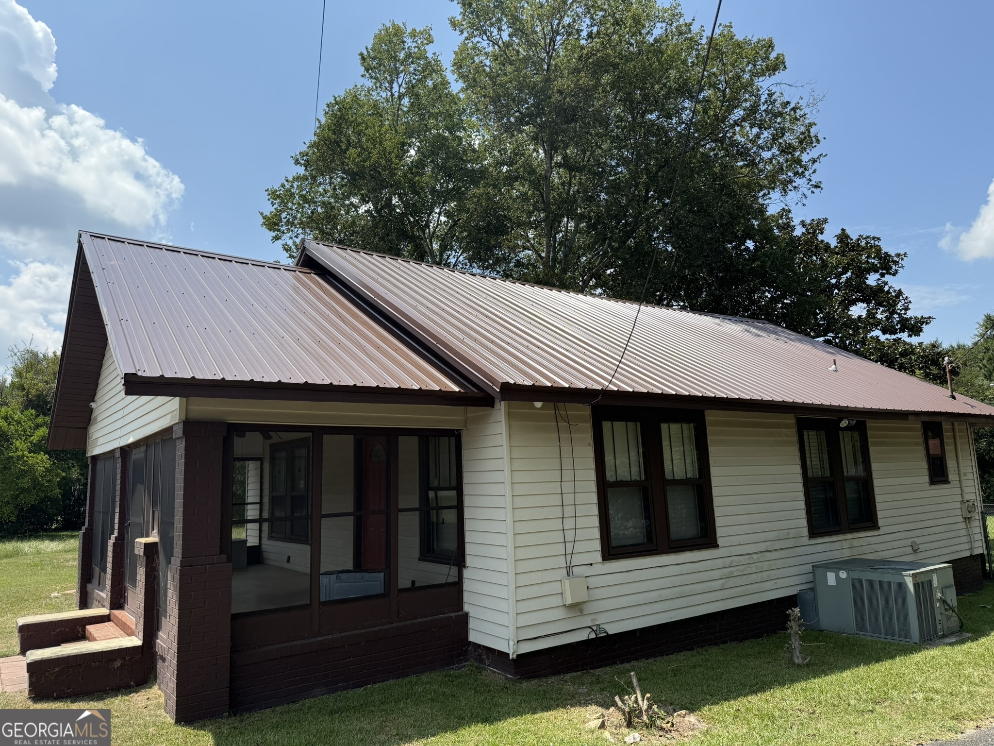 3020 Millerfield Road Property Photo 1