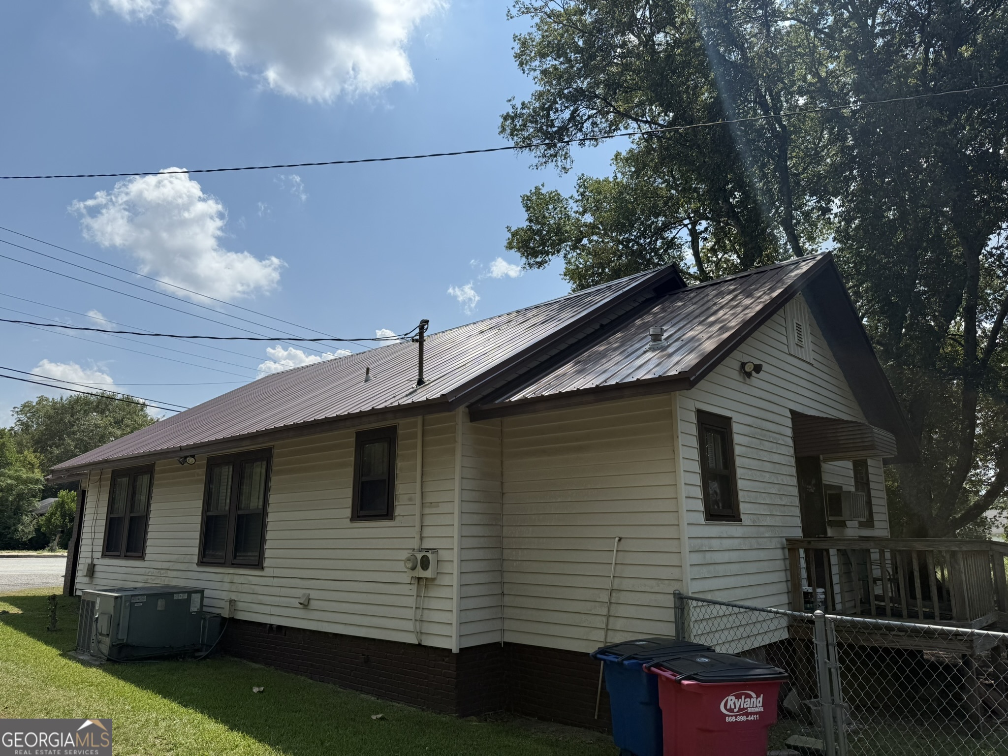 3020 Millerfield Road Property Photo 3