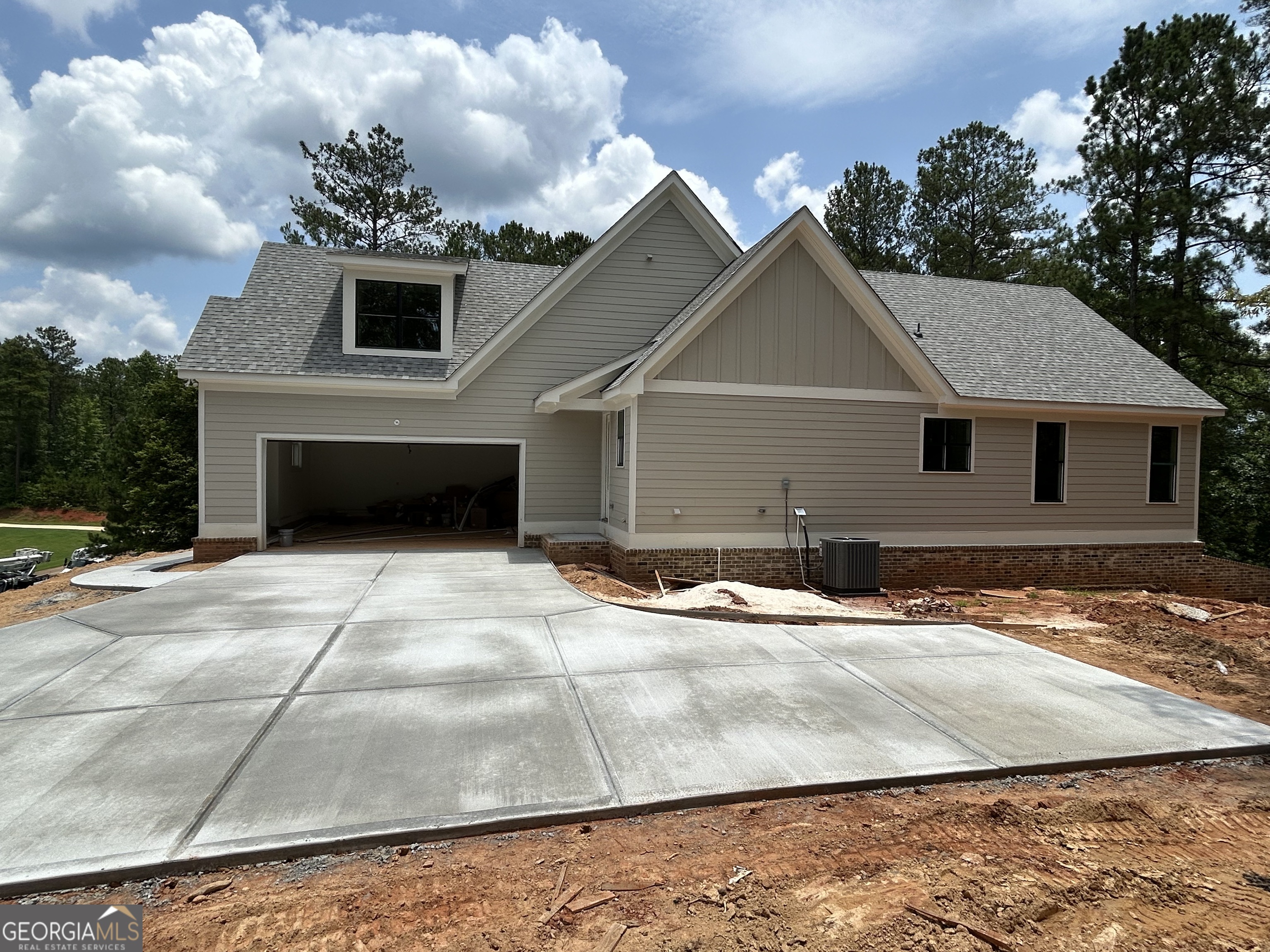 607 Forest Pointe Drive Property Photo 3