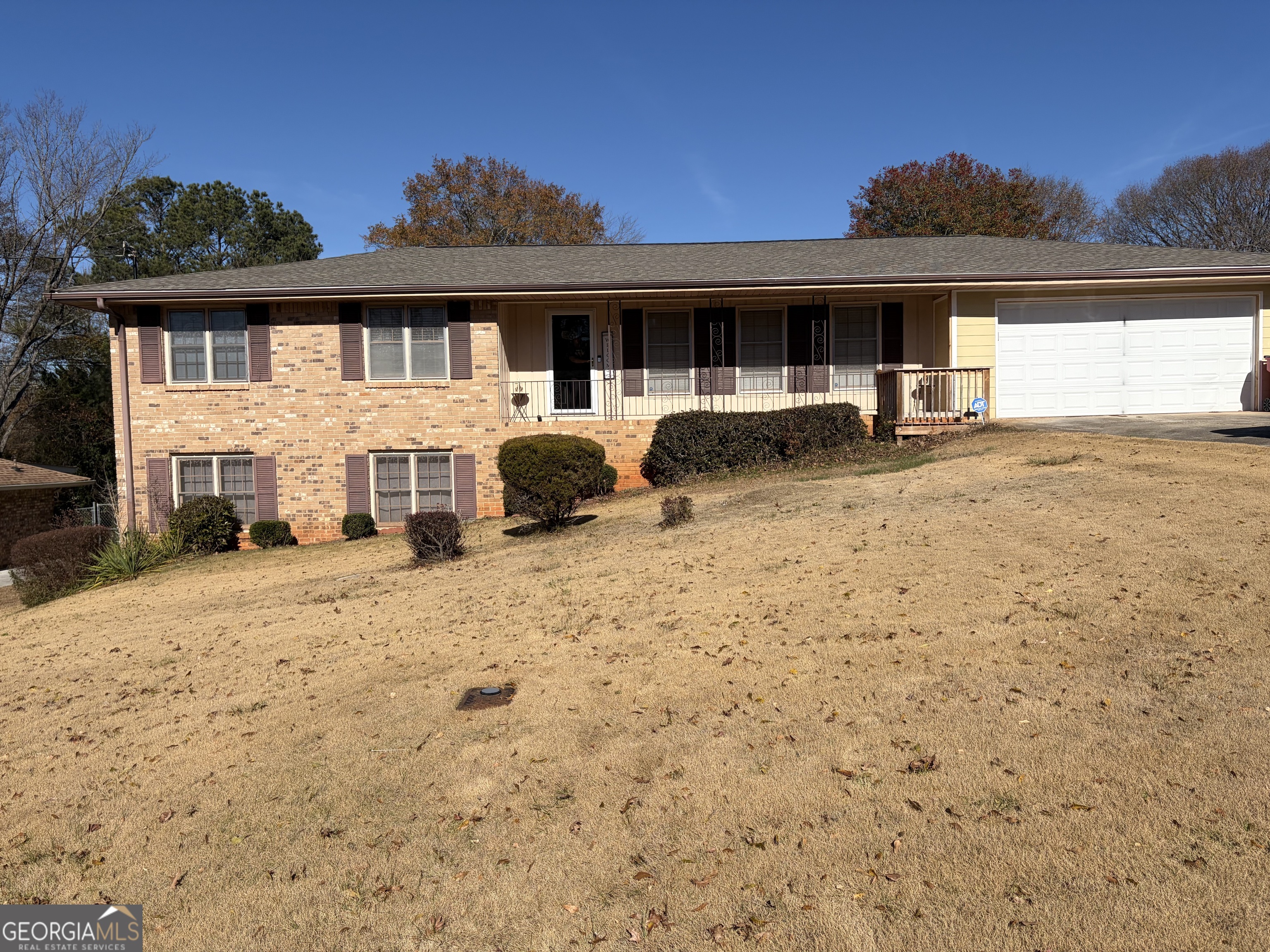 1056 Waterside Drive Se Property Photo 1