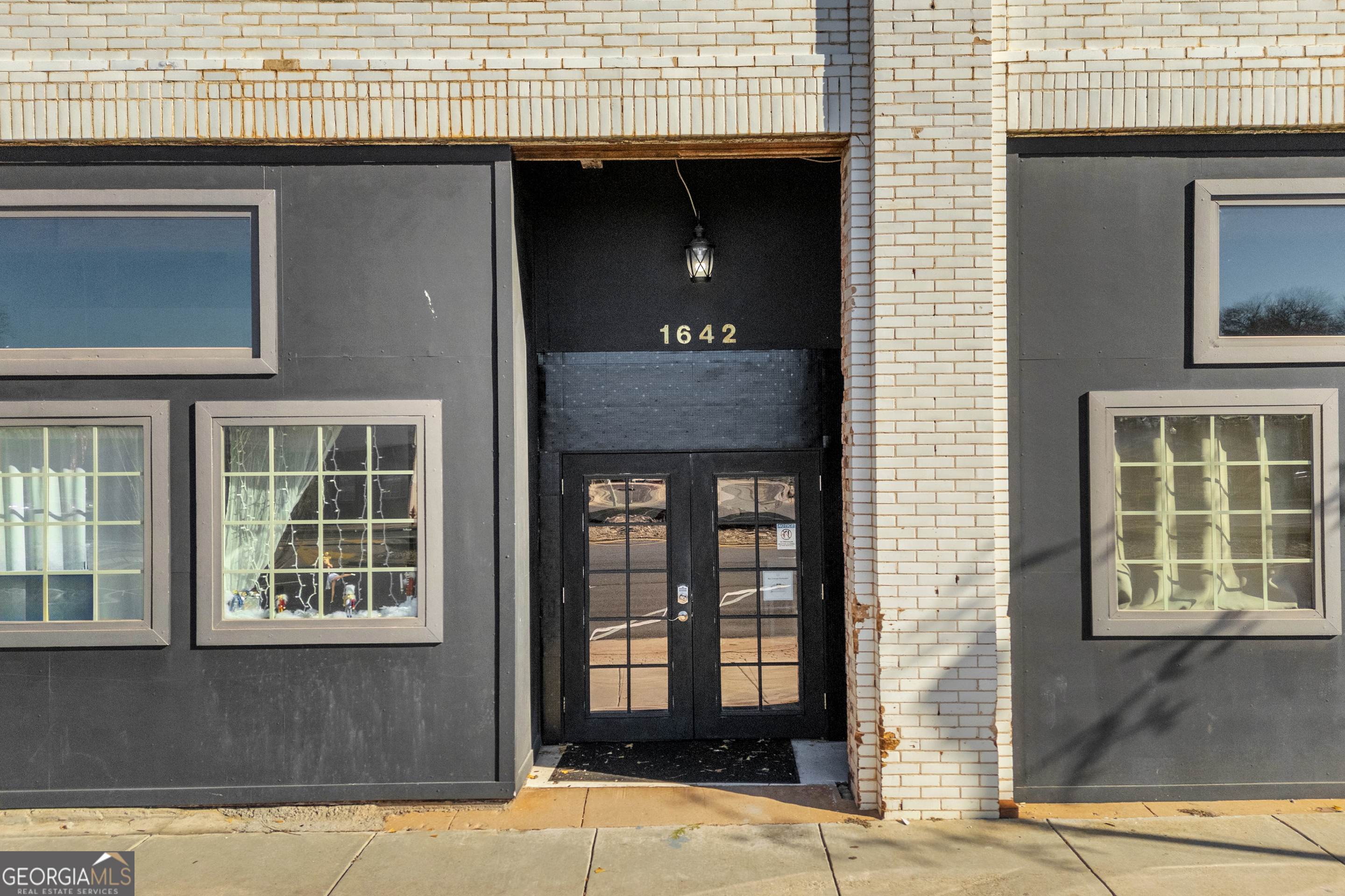 1642 S Broad Street Property Photo 10