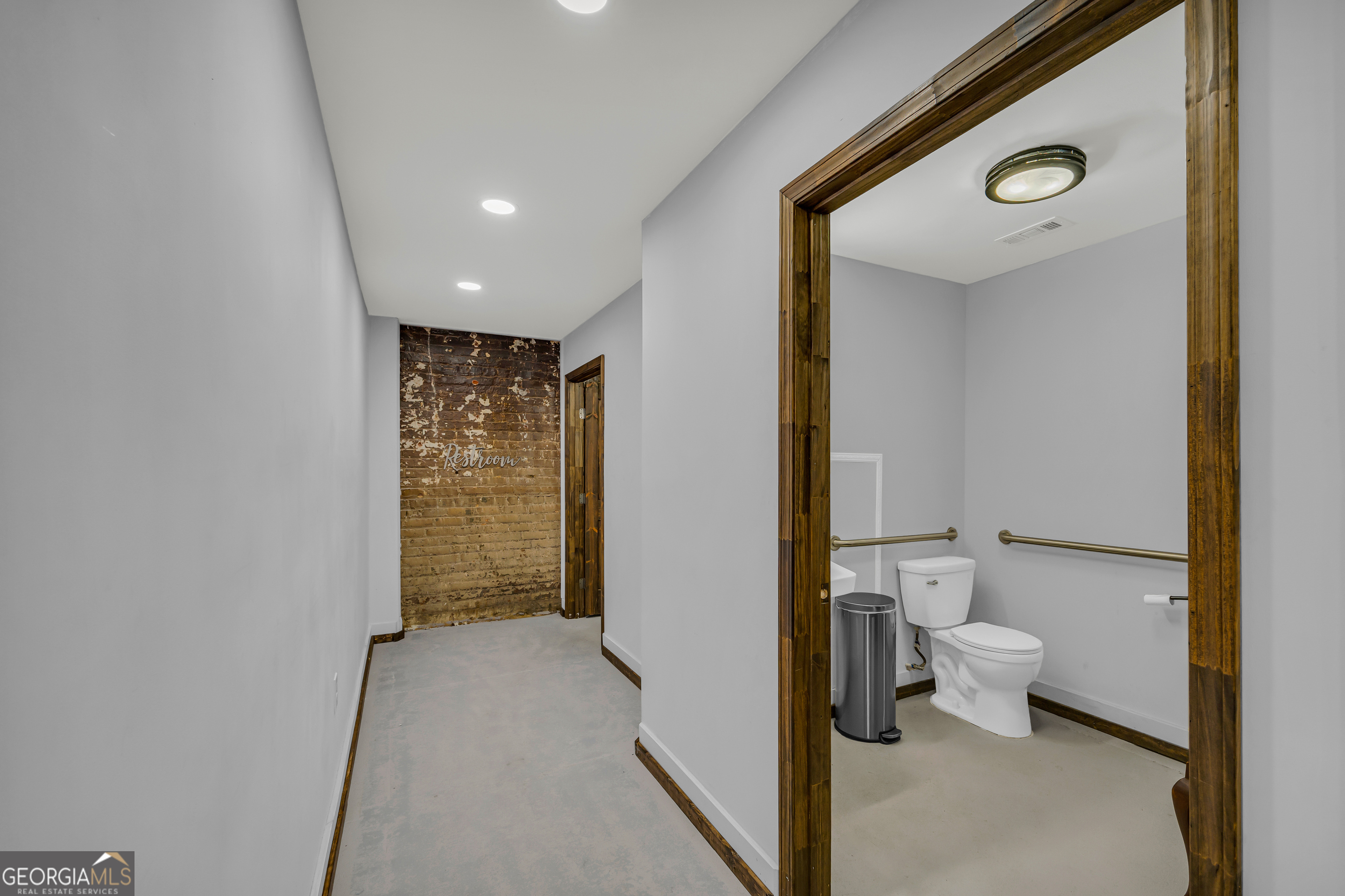 1642 S Broad Street Property Photo 23