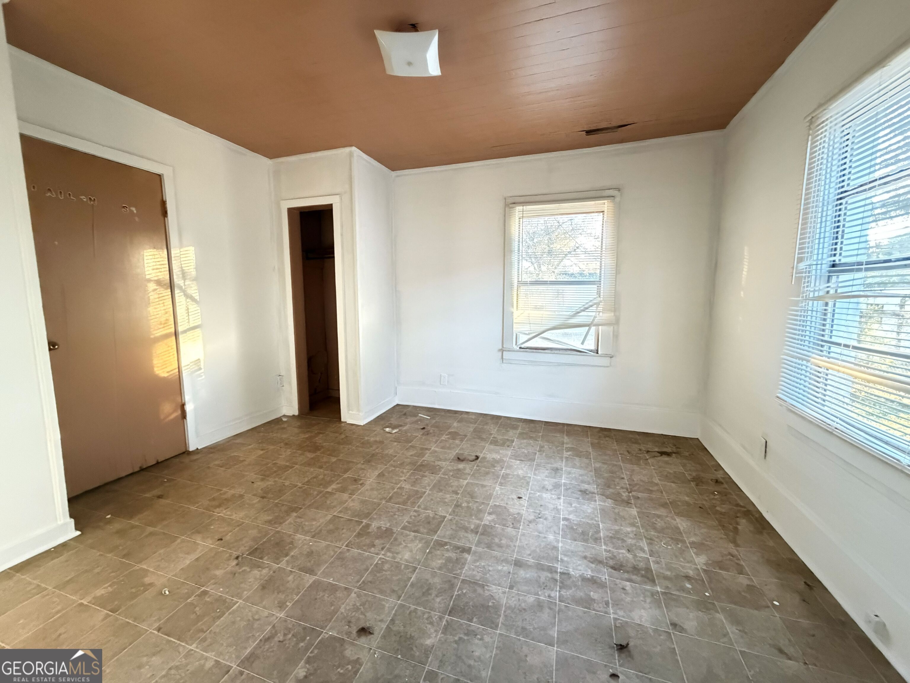 1502 E Roosevelt Avenue Property Photo 3